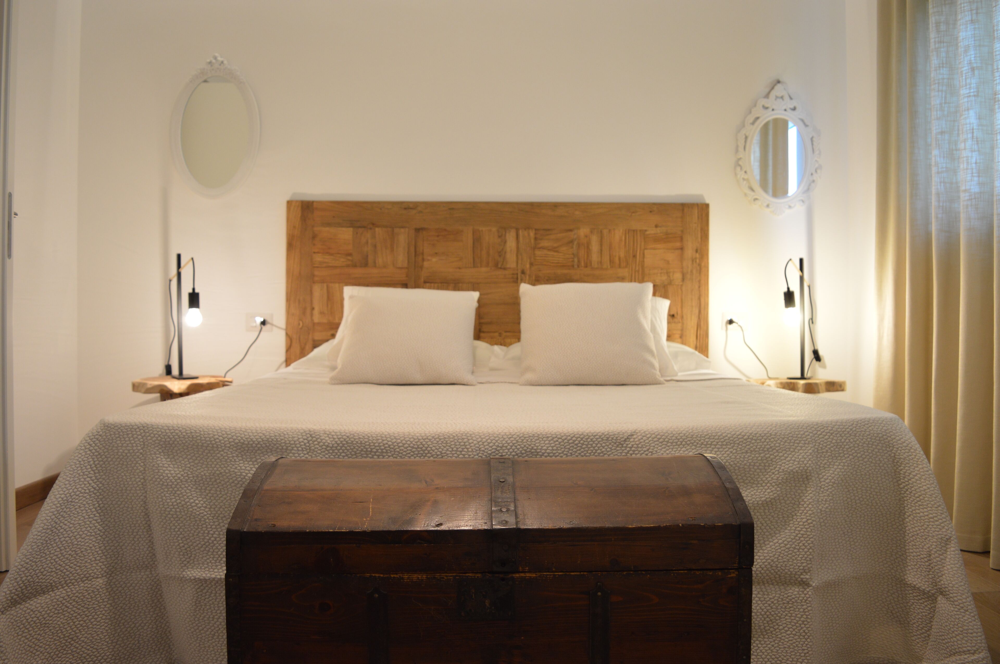 Villa surrounded by the green hills of the Marche just 10 minutes from the sea