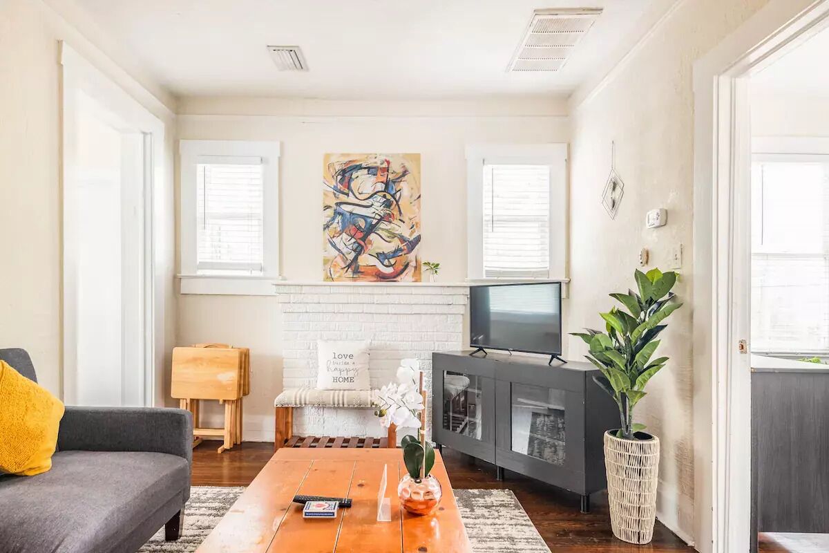 Immaculate  Stay in the Heart of Tampa Bay!