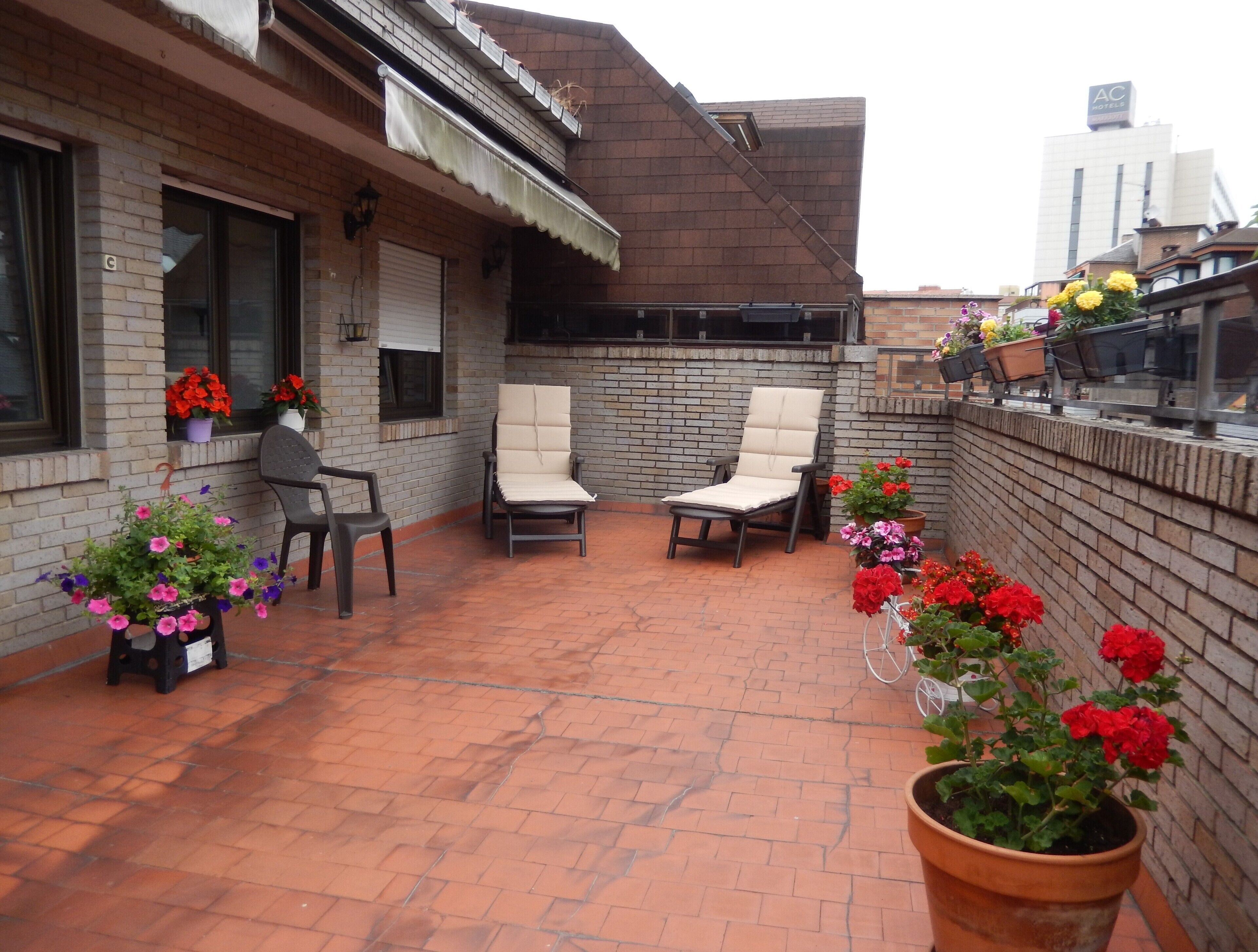 PENTHOUSE IN THE CENTER OF OVIEDO WITH GARAGE SQUARE AND FREE WIFI