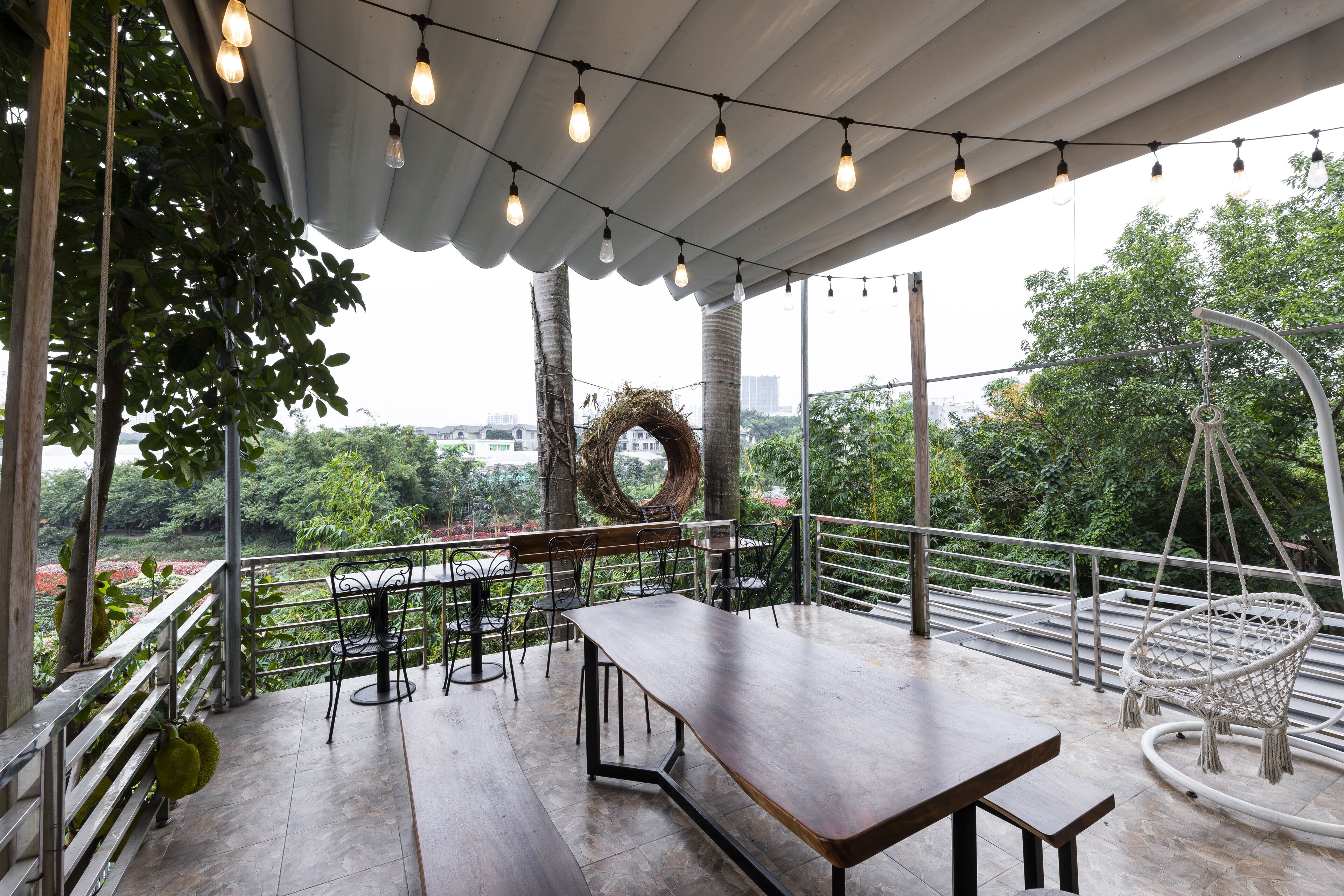 Em Am Homestay - West Lake