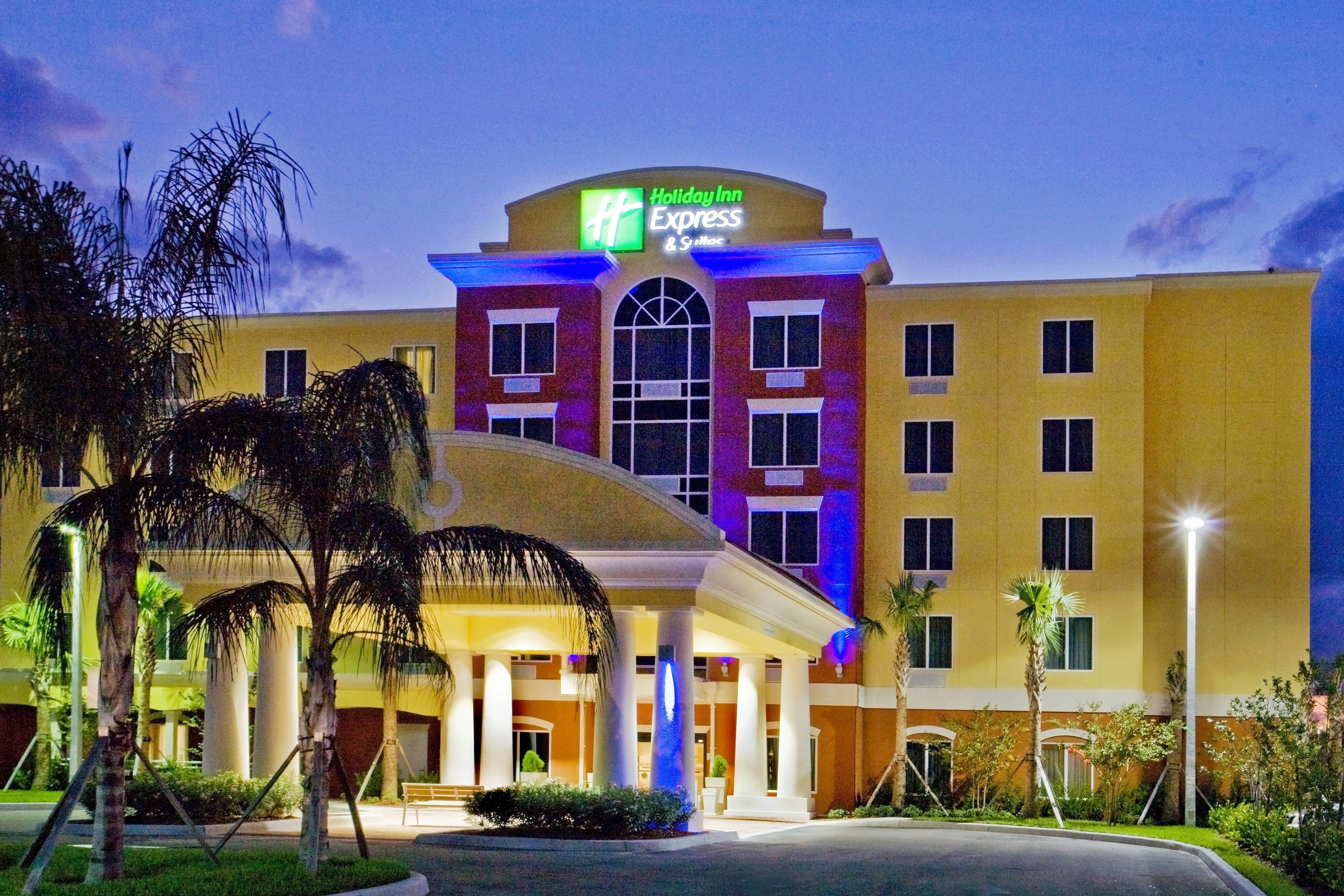 Holiday Inn Express & Suites Port St. Lucie West, an IHG Hotel