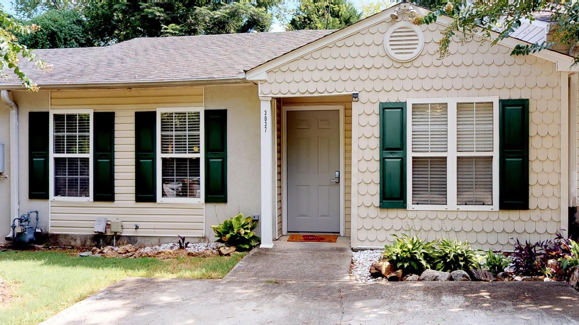 Pet friendly condo, completely remodled, BLOCKS from the Masters!!!