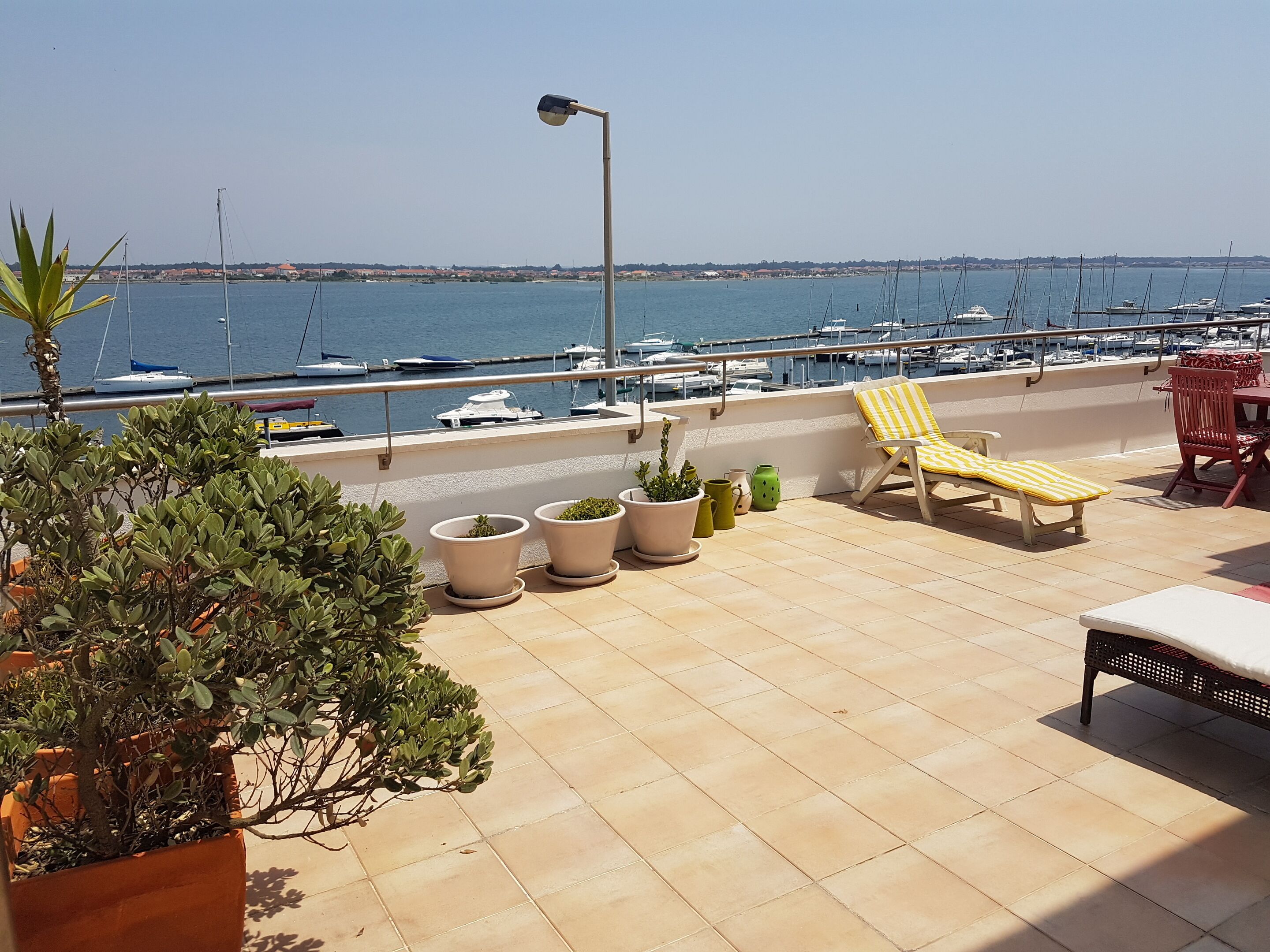 3 bedroom duplex apartment with pool and garage 100 meters from the beach