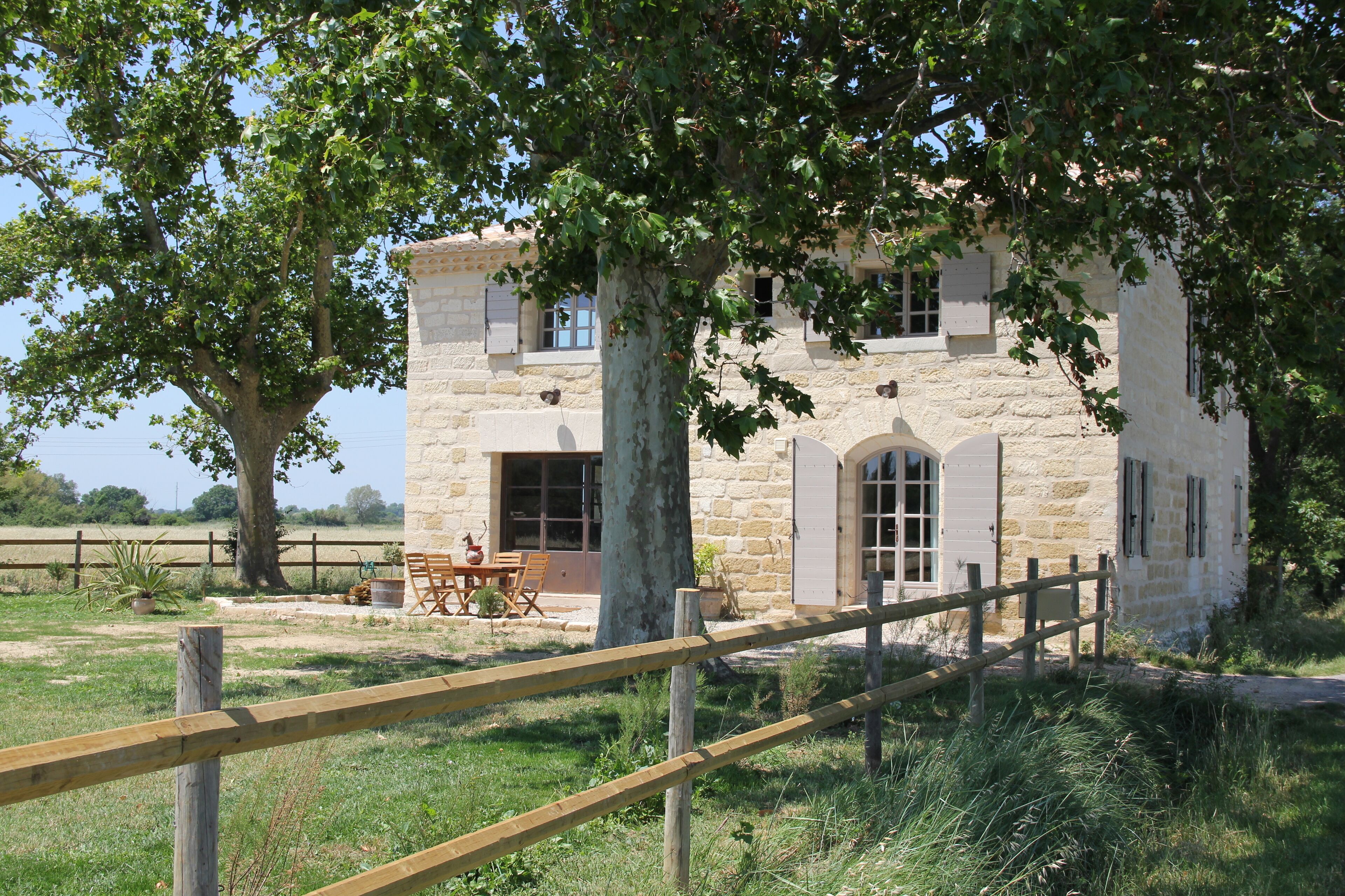 Le Mazet Jean. Camargue Bed and Breakfast (kindling)