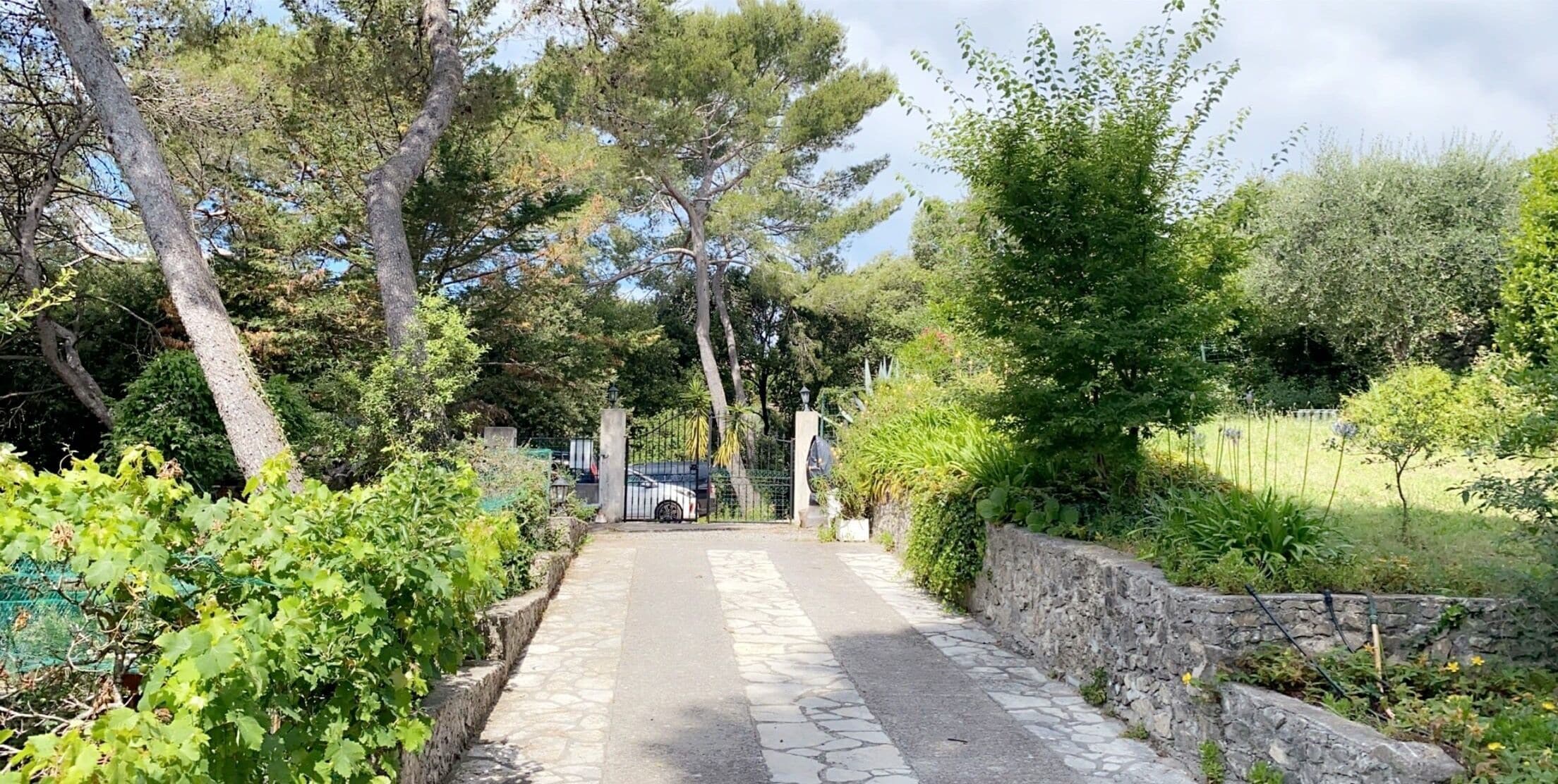 studio 30 m2 on the ground floor in a quiet area
