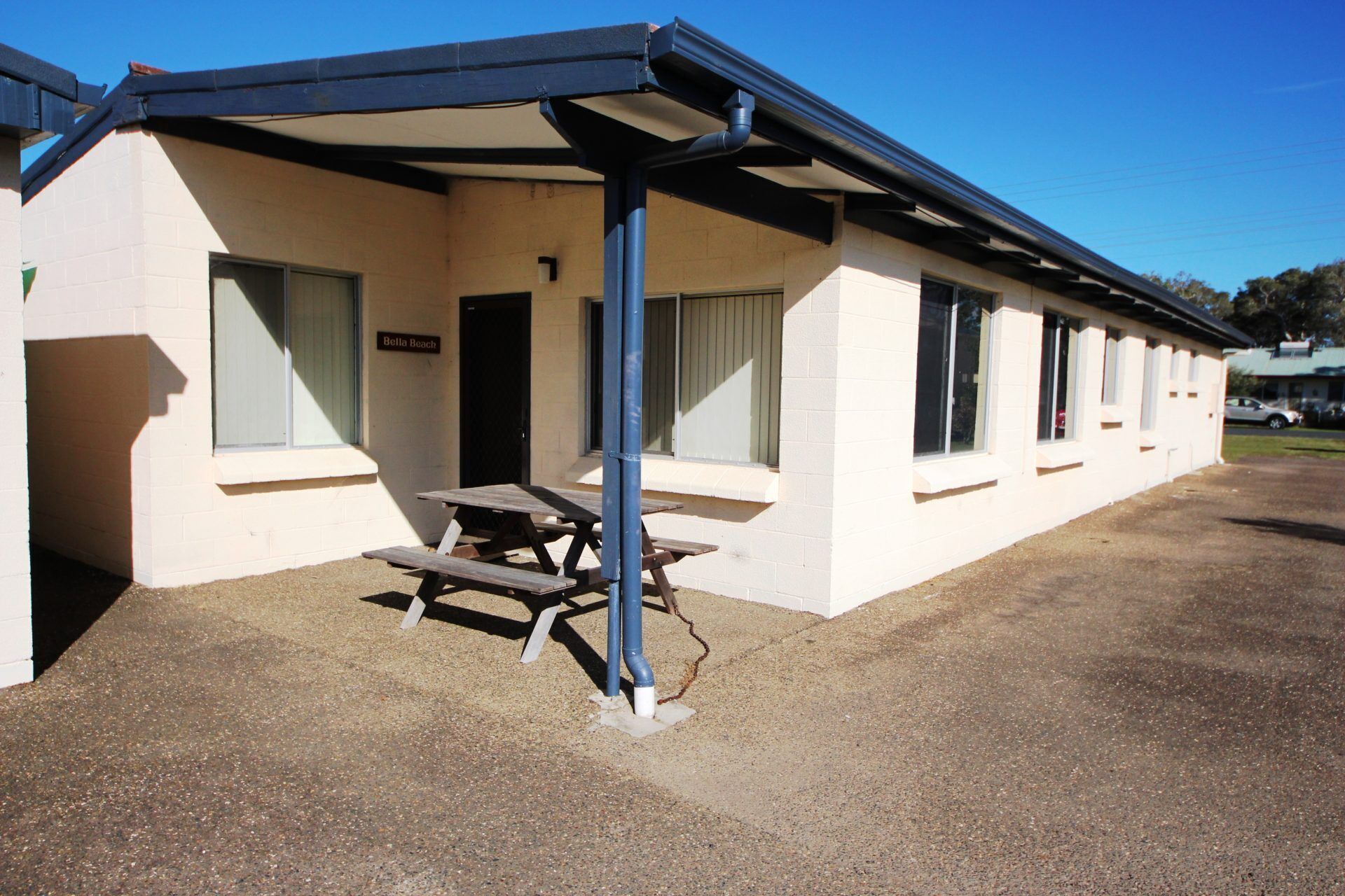 Ground floor 2 bedroom unit accommodating 6* Great Location*