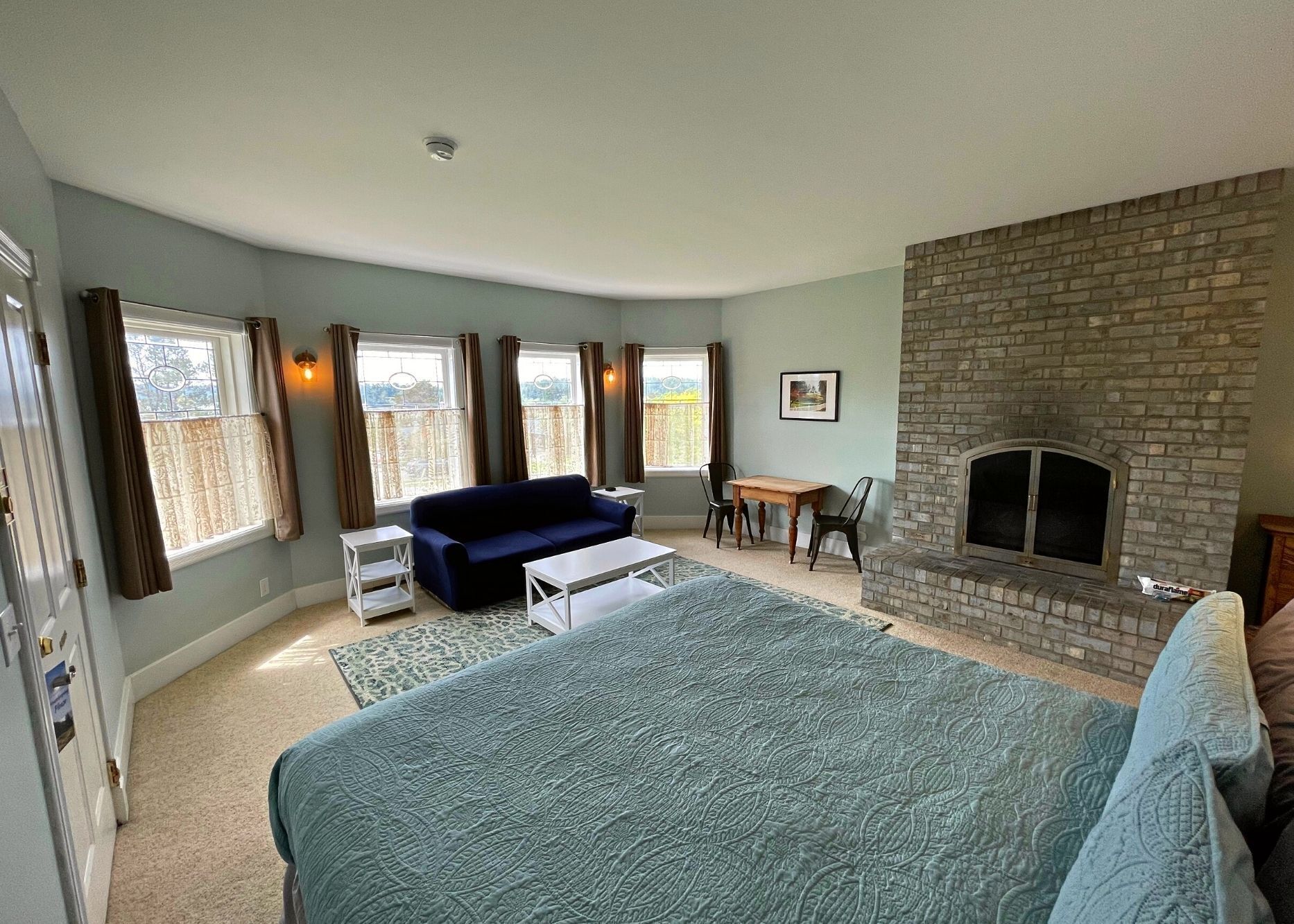 #1TripAdvisor-Waterviews-Fireplace-King Bed-Soaking Tub ⛴🌅🔥🛁