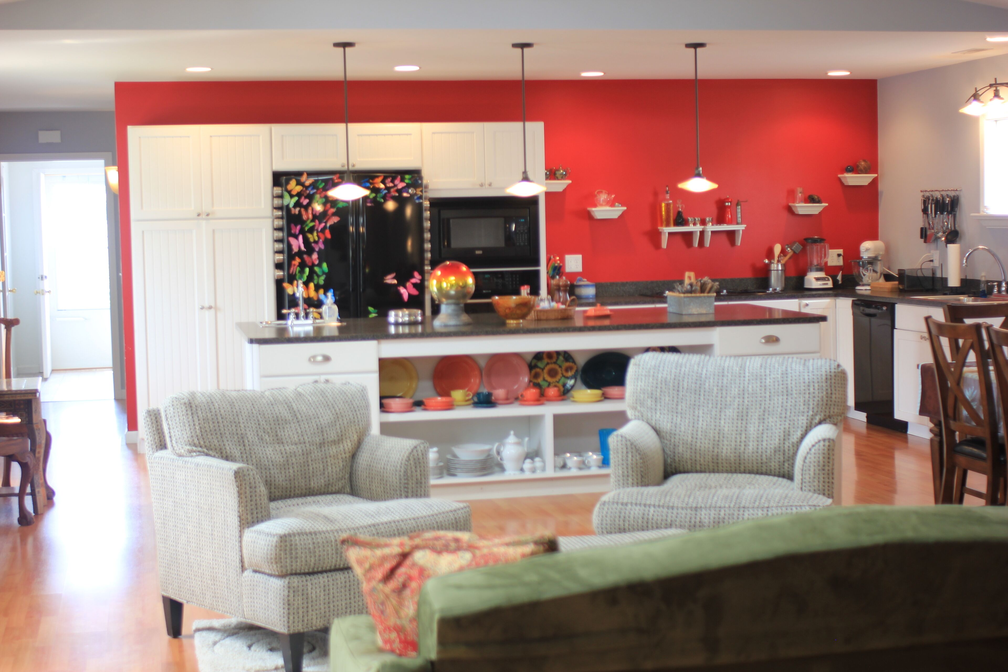 Stay in downtown Three Oaks overlooking the main street! 