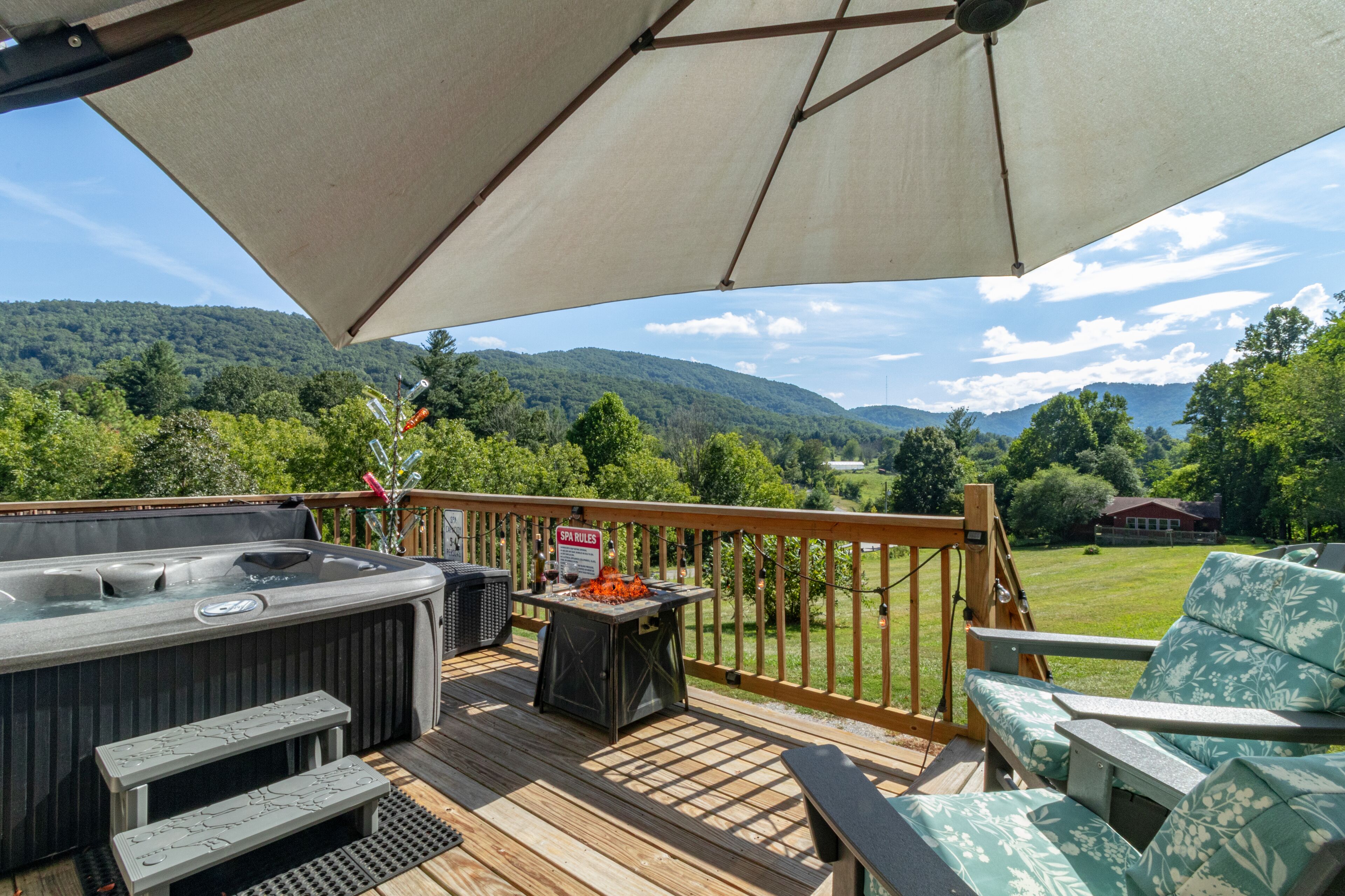 East Asheville - HotTub - Views - Fire Pit - Parkway - Hiking - Pets - Wi-Fi