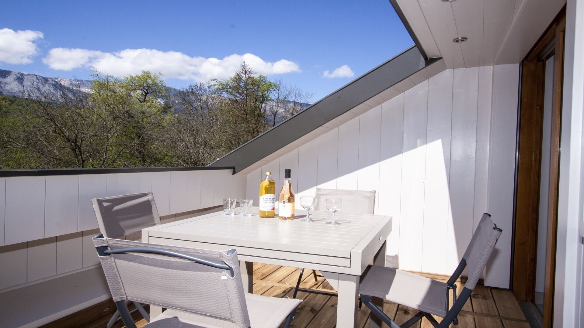 BETWEEN LAKE AND MOUNTAINS: La Sambuy ★★★★ - NEW FOR 2019 5 mins from Lake Annecy