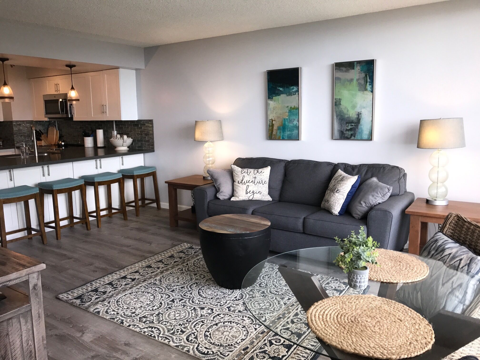 Beautifully Furnished, New Renovation, A/C,  Mtn/Ocean View, beach/golf/hiking!