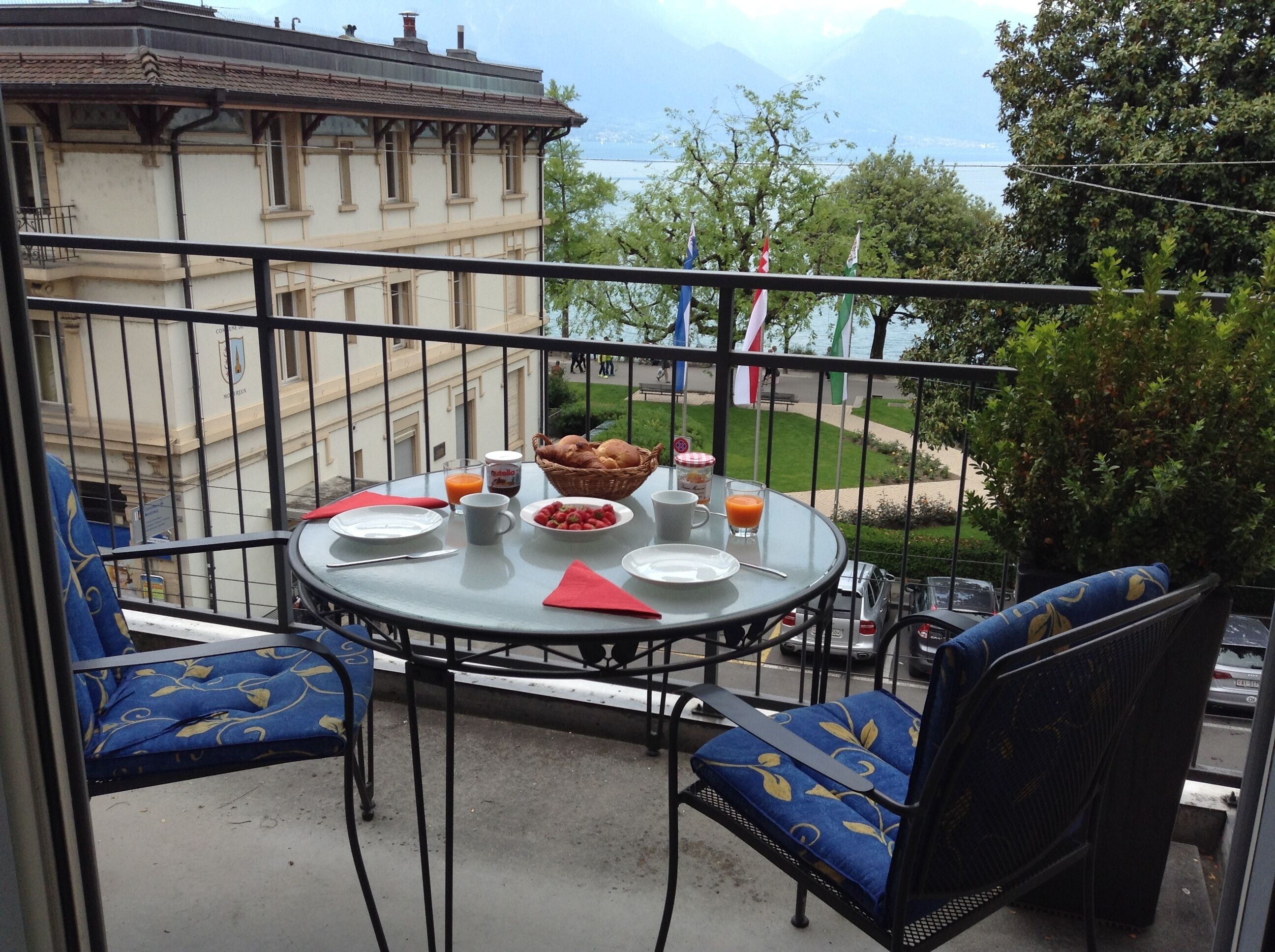 Beautiful apartment in the centre of Montreux with view of Lake Geneva.