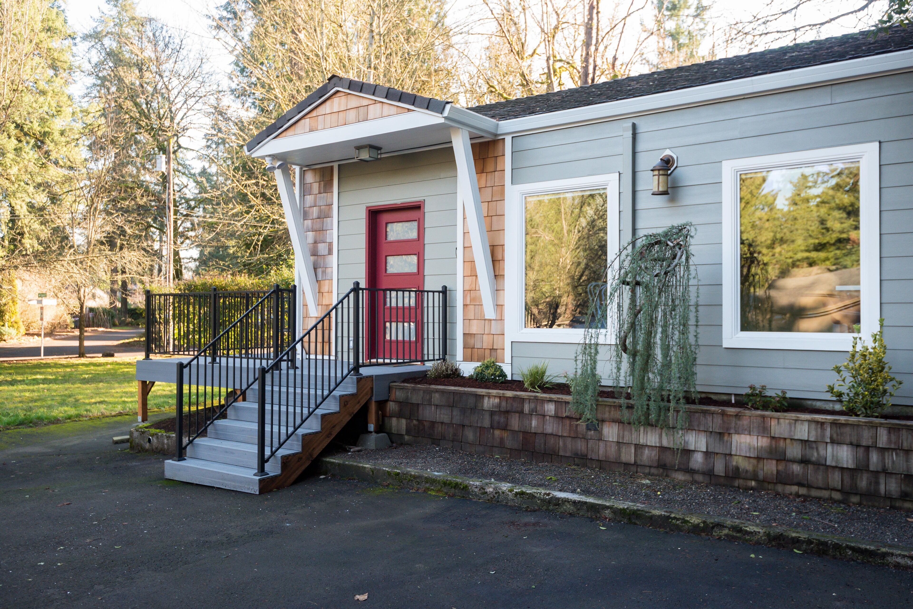 Brand New Guesthouse with Riverfront Patio