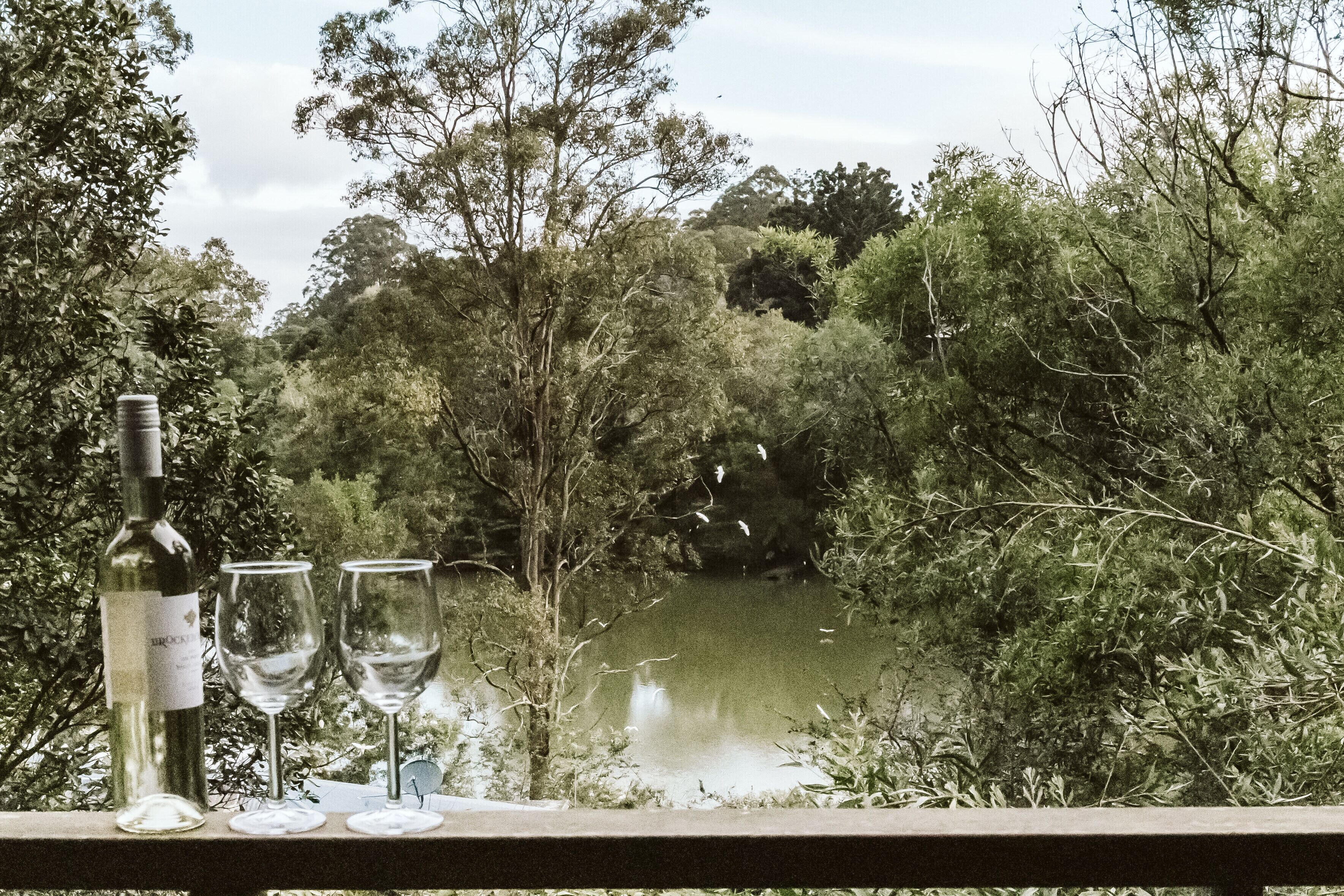 Kookaburra Cottage - 2 Bedroom, 2 Bathroom Cottage with Lake View