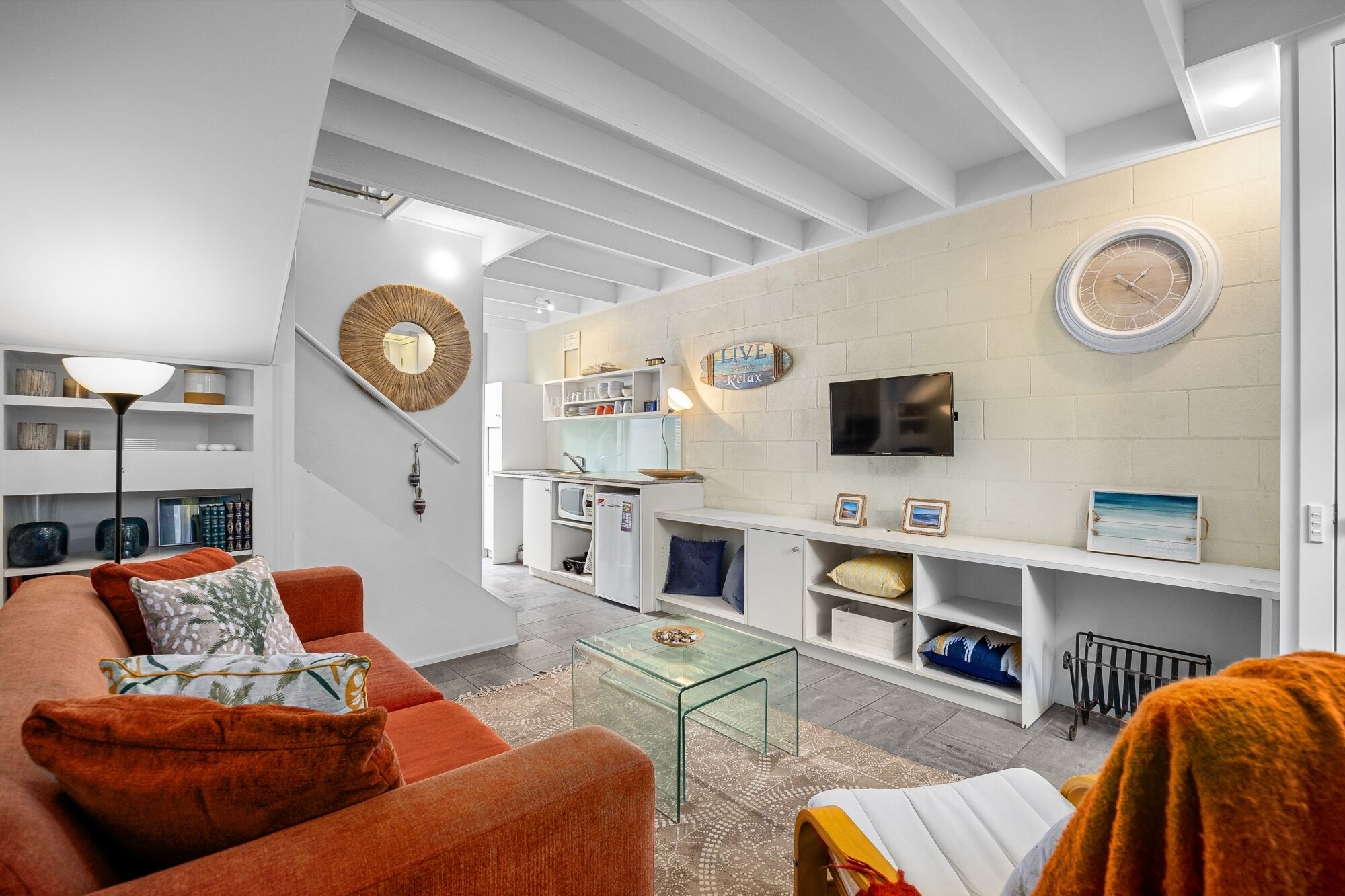 OCEANIC BEACH APARTMENT, PRIME POSITION TO ALL SMILES RECEPTIONS IN SORRENTO