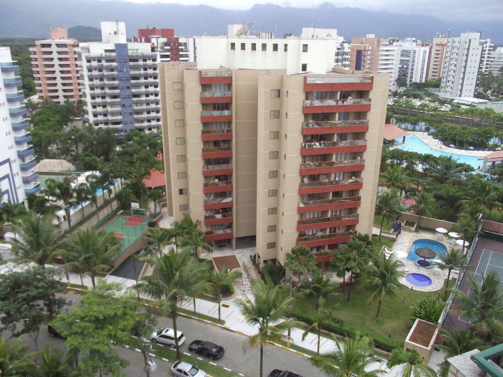  Riviera apartment, 50mt from the beach 3bts 2bh, sl 2 main rooms. balcony, air cond, wi-fi air 