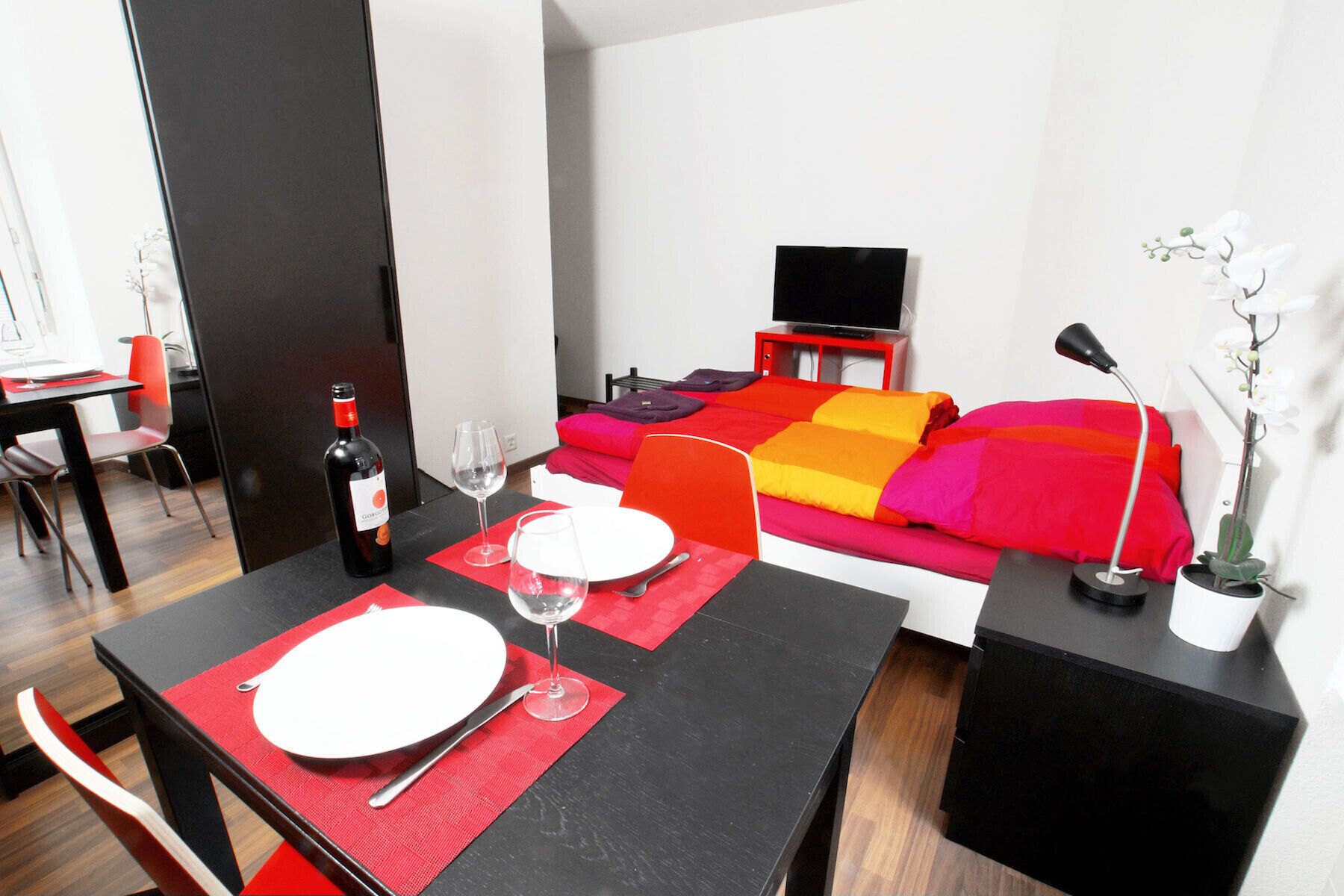 ZH Cranberry - Oerlikon HITrental Apartment