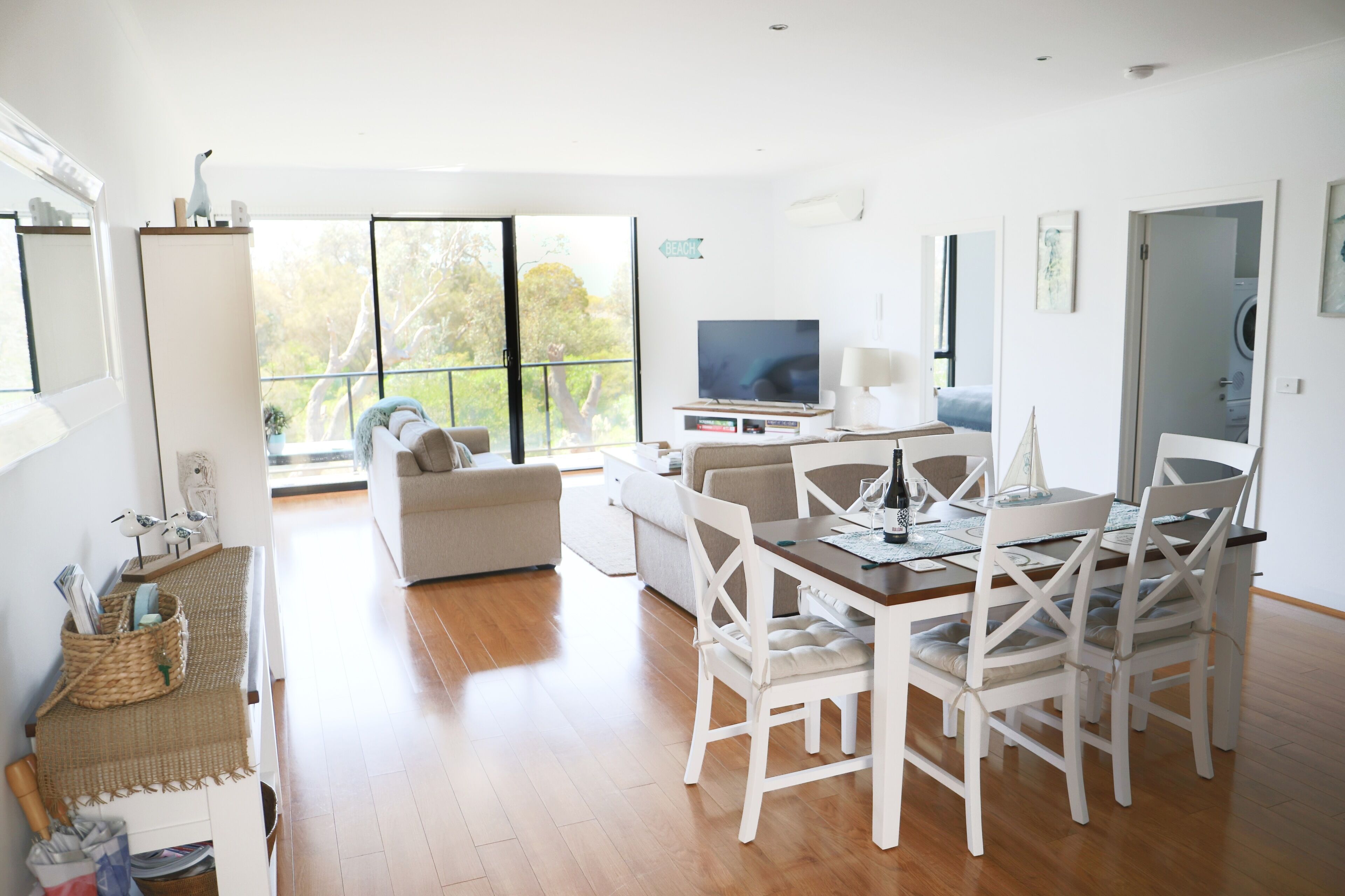 "CAPEL SUNRISE" Beautiful 2BR  New Apartment, opposite foreshore. Location ++