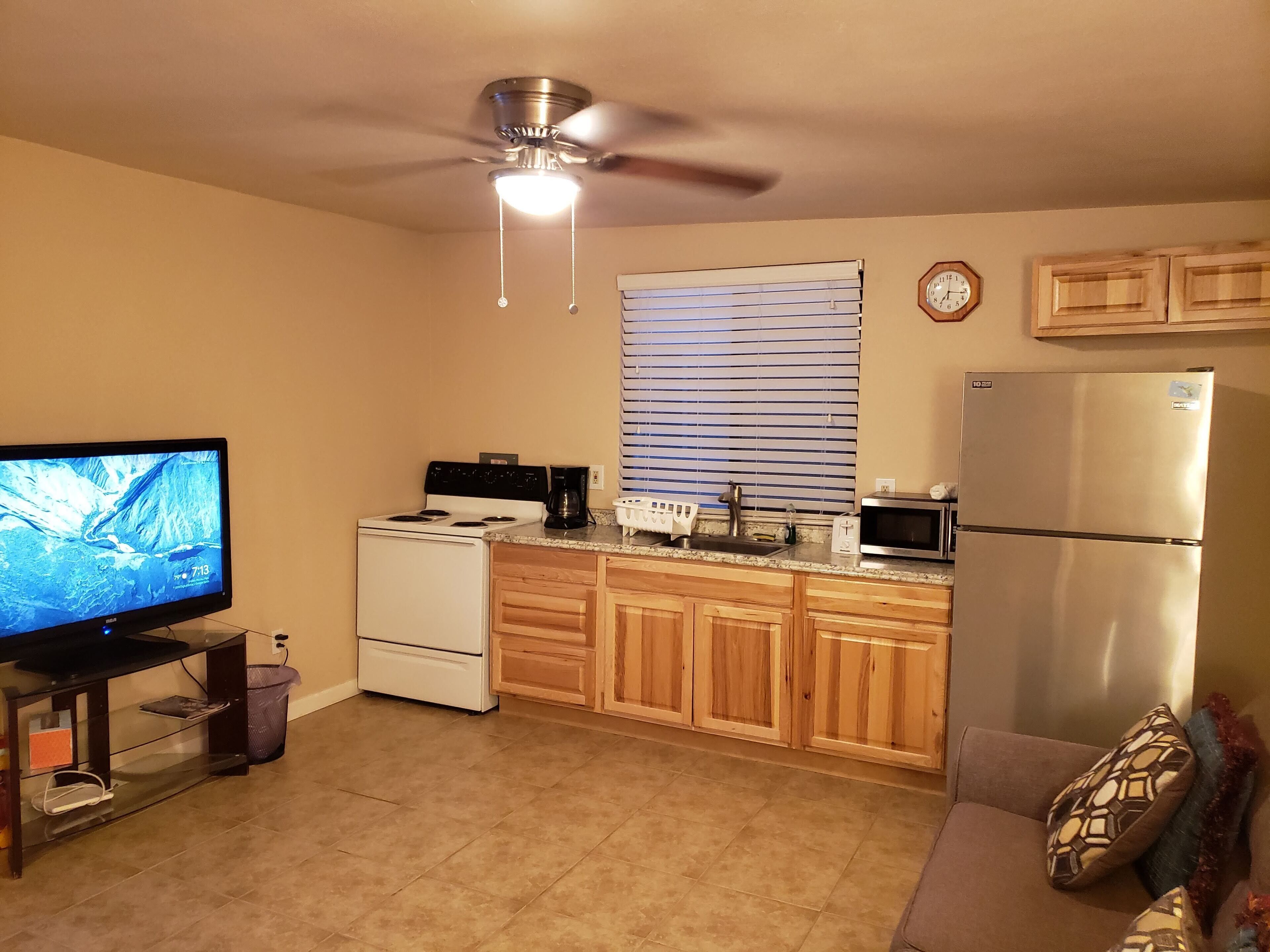 Great Furnished Guest House Central Tucson TV Wifi