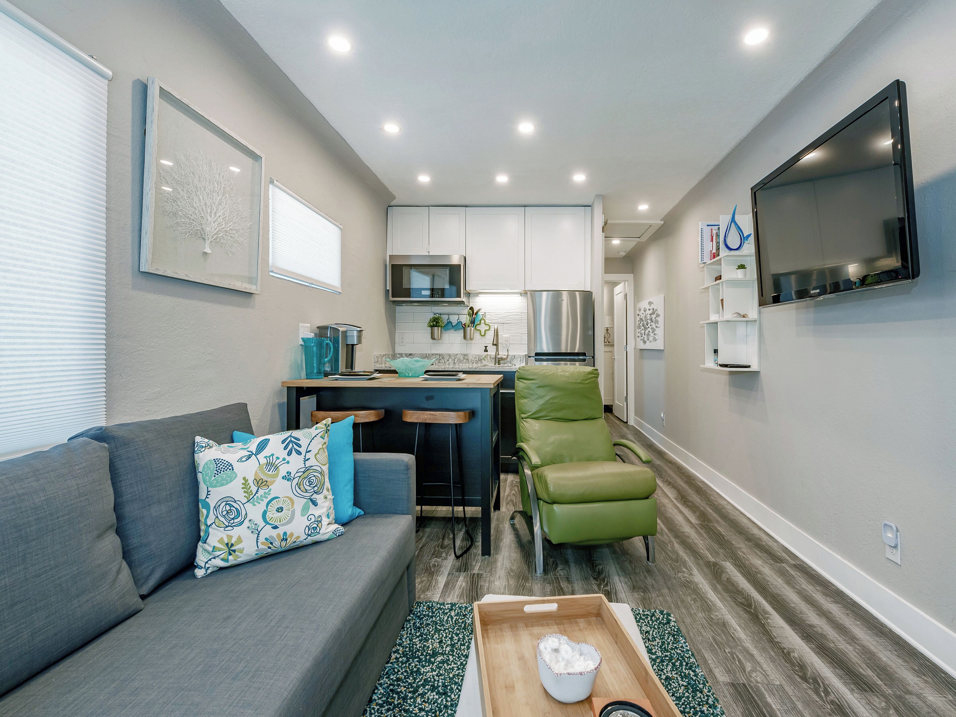 Walk to Downtown St Petersburg - Modern 1/1 Private Place  