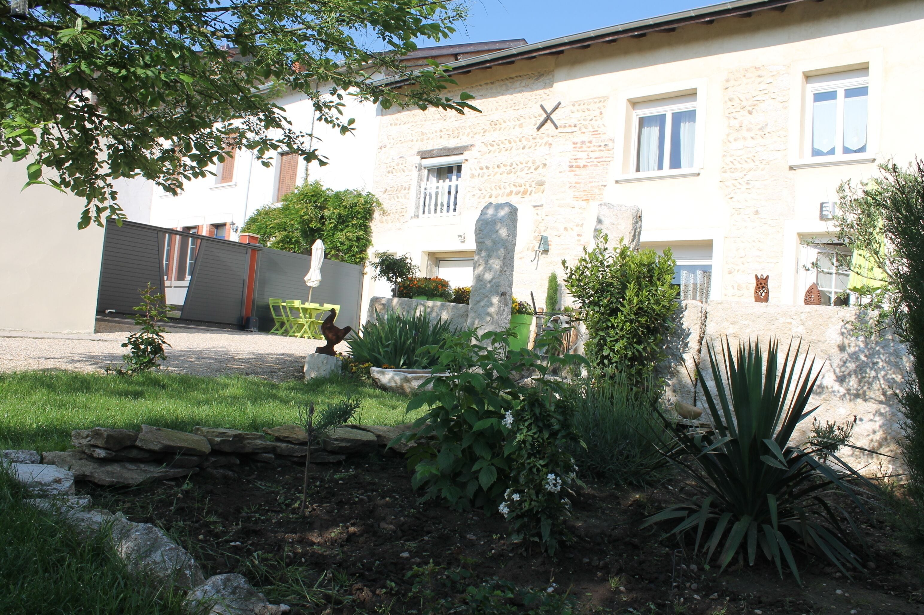 cottage three houses in the heart of the village of Druillat