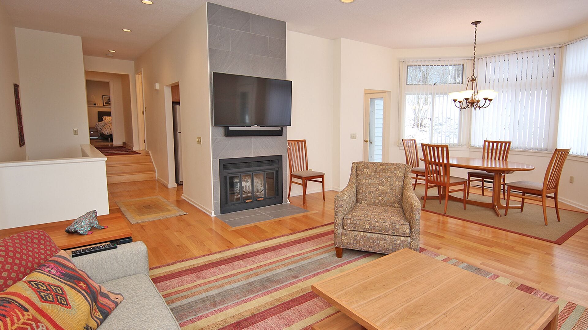 Elegant 4 BR condo in Lenox, MA- completely new- 3 min from Tanglewood
