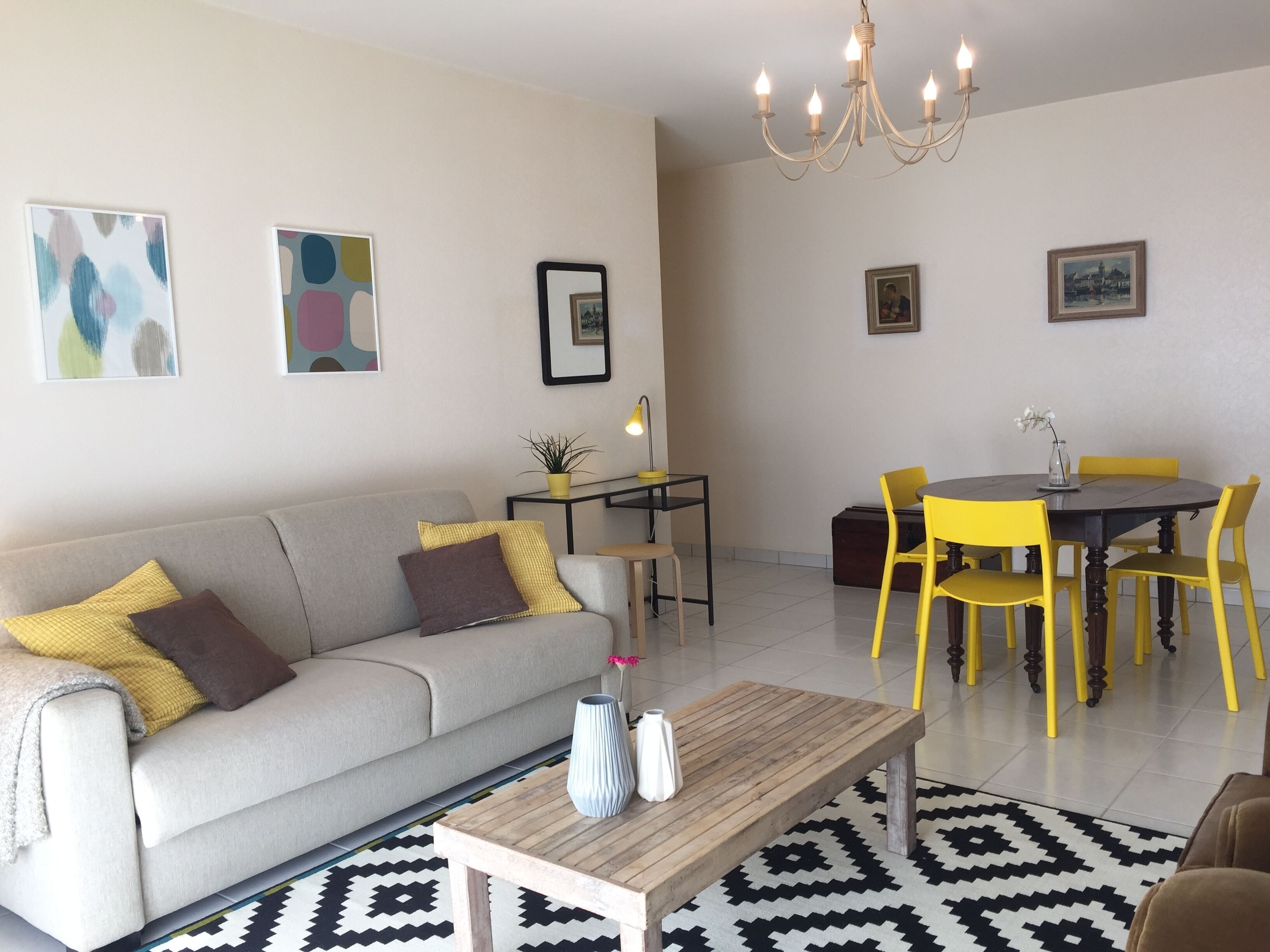 Apartment T4 any comfort with terraces and parking 5 minutes walk from the station