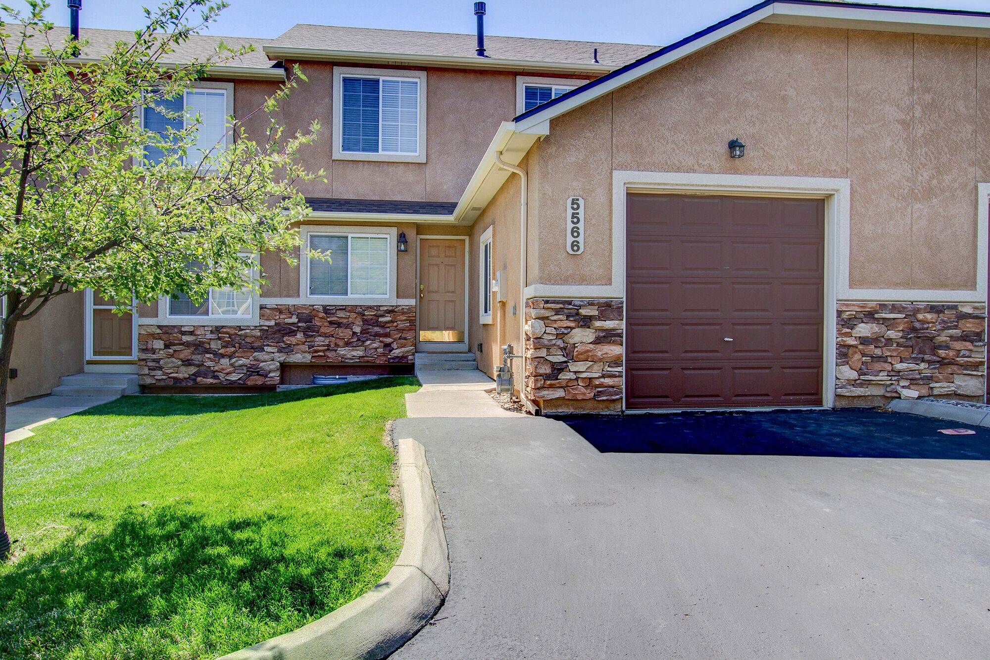 Pet Friendly-10 min to Peterson AFB-Pool Table