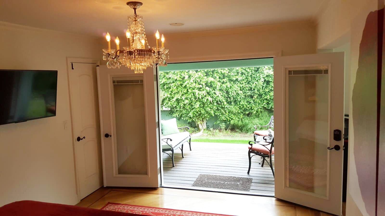 PRIVATE COTTAGE BY THE OCEAN. 
in the Most Prestigious Part of Santa Monica. 