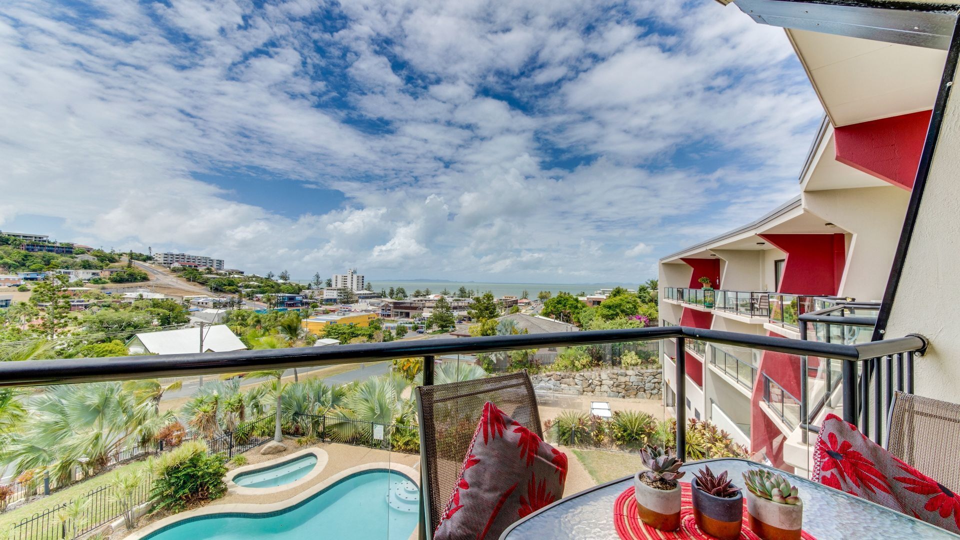 PANORAMIC OCEAN VIEWS YEPPOON CBD