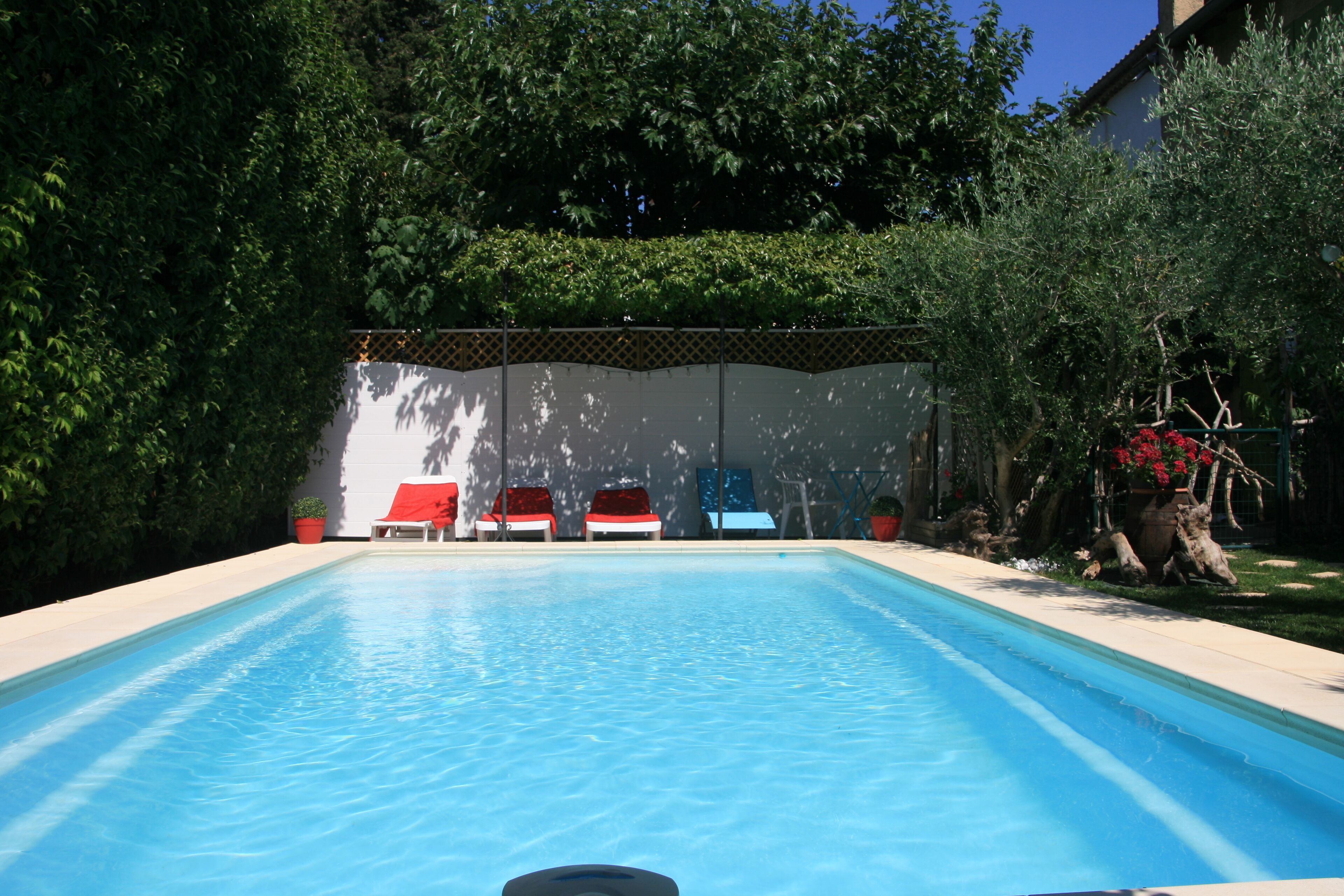 Cottage between Avignon and St Rémy de Provence with swimming pool 