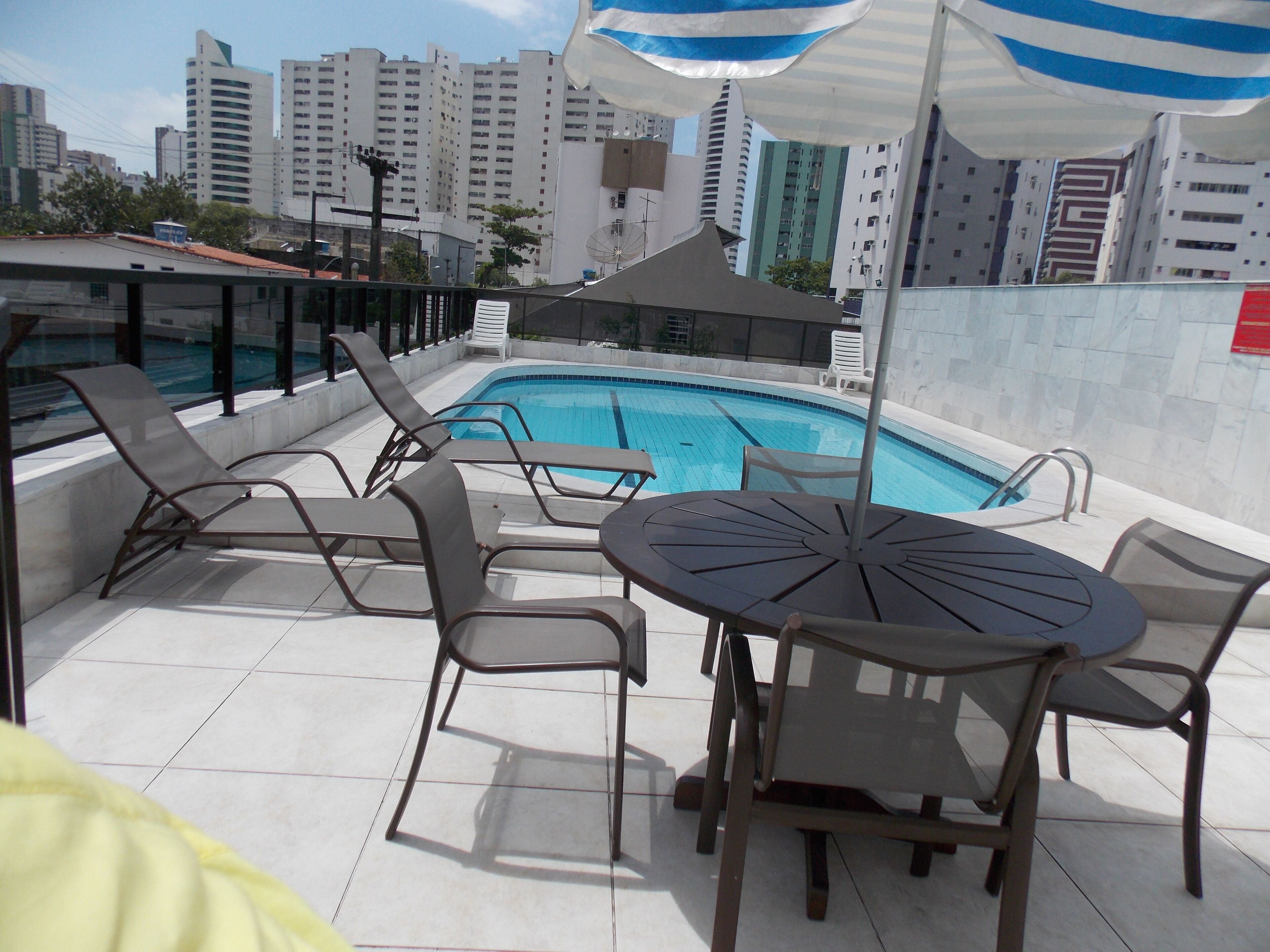 Location close to everything, in Boa Viagem. Safety, ease and agility. 