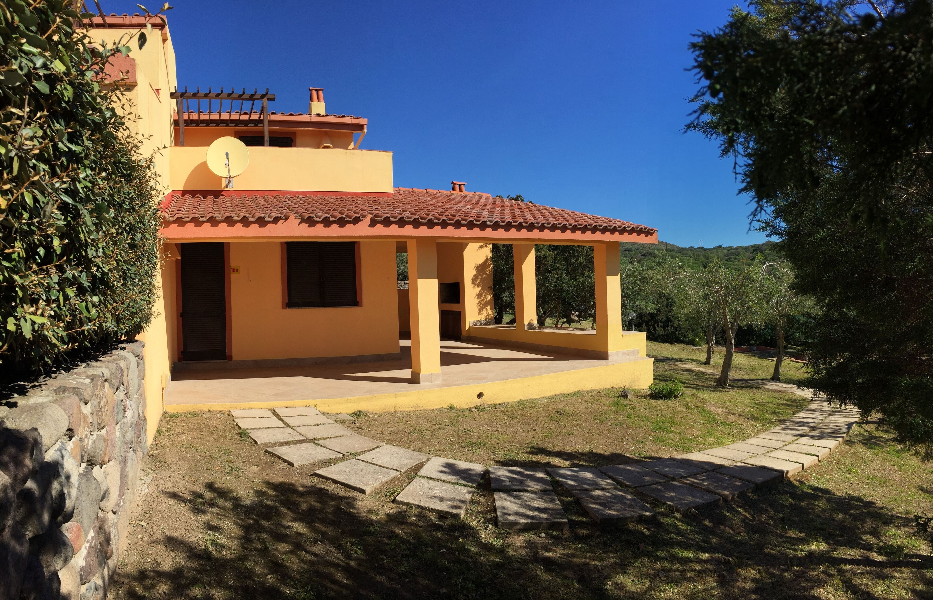 Beautiful one bedroom apartment near the sea 