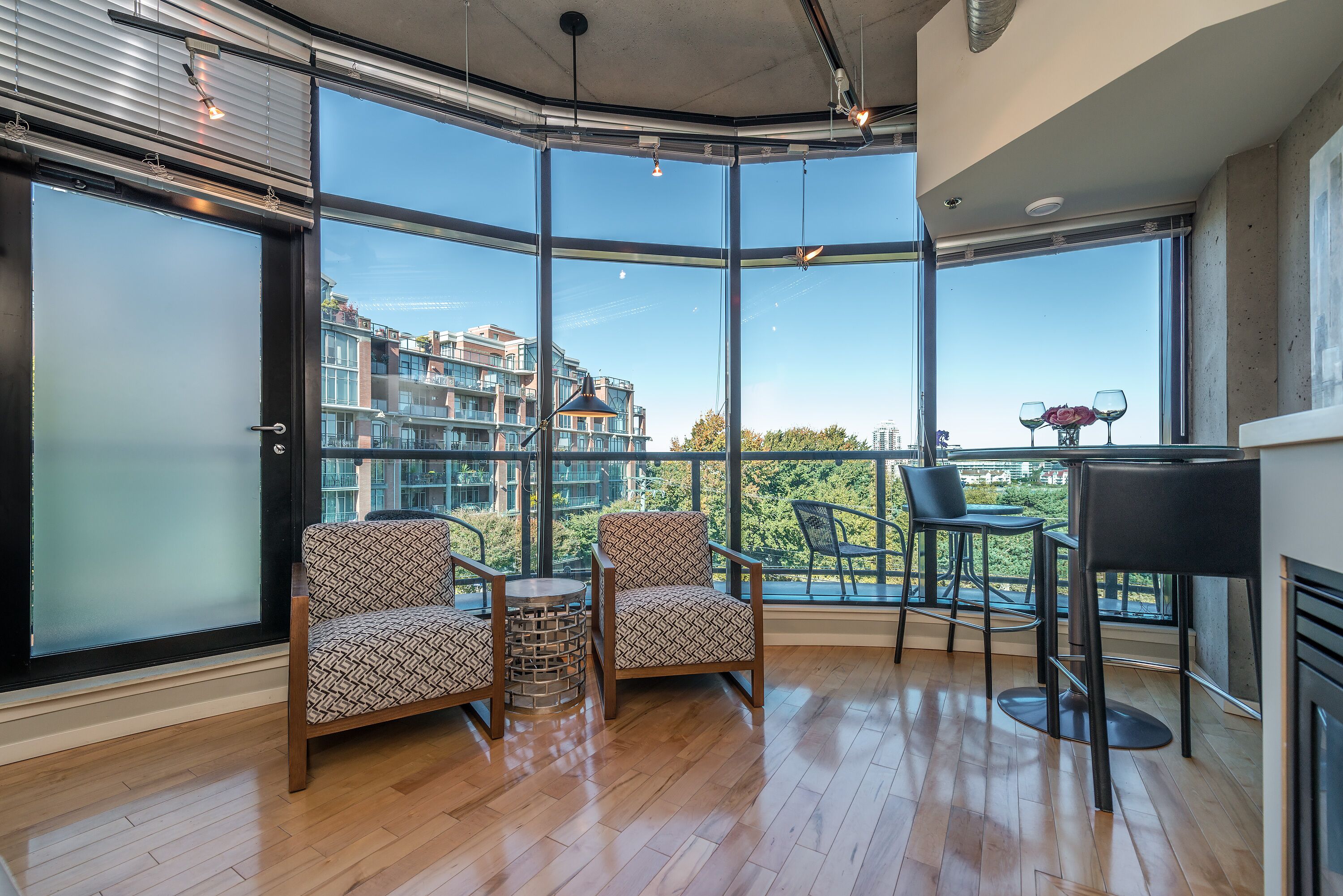 A Spectacular Harbor View In The Heart Of James Bay