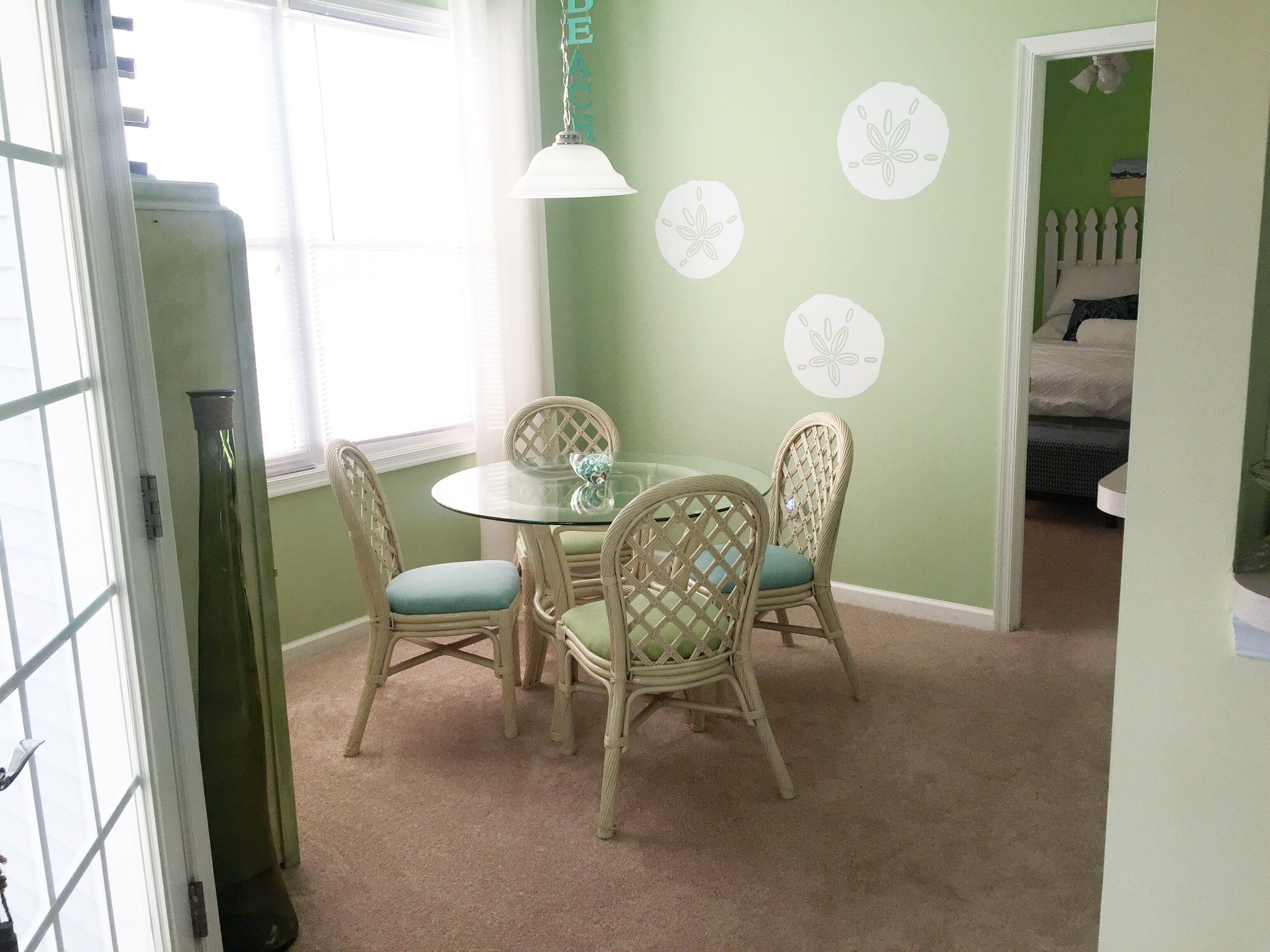 ADORABLE and COZY 2/2 condo East of Rt.1. 3 miles from downtown!