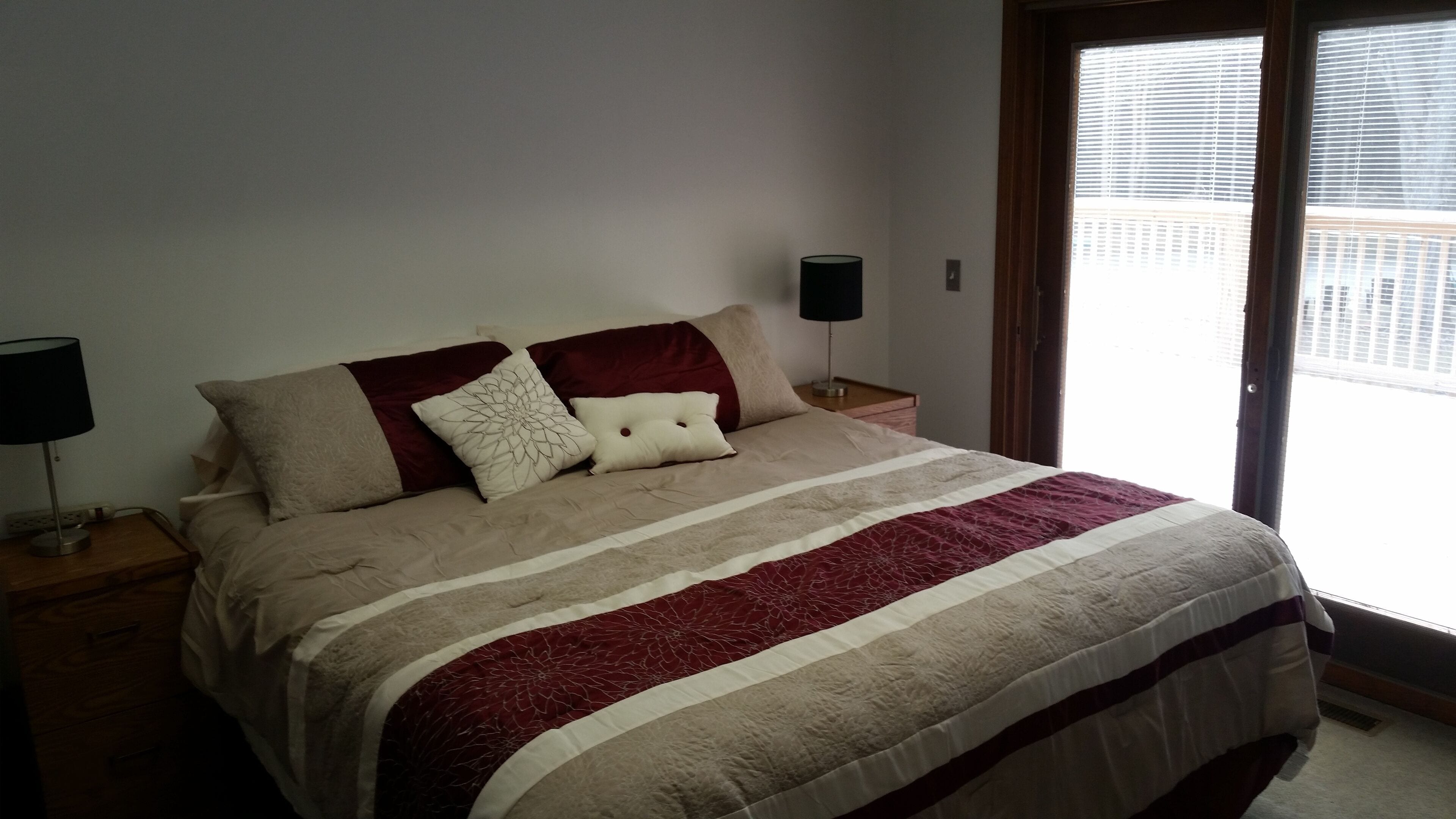 Paradise Cove Lighthouse 2 br 1 bath on storage pond ~ sleeps 6 