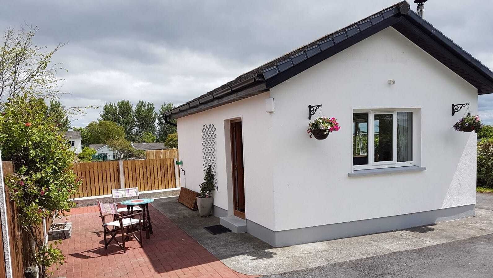 KINVARA VILLAGE GALWAY  Studio Cottage with cosy stove