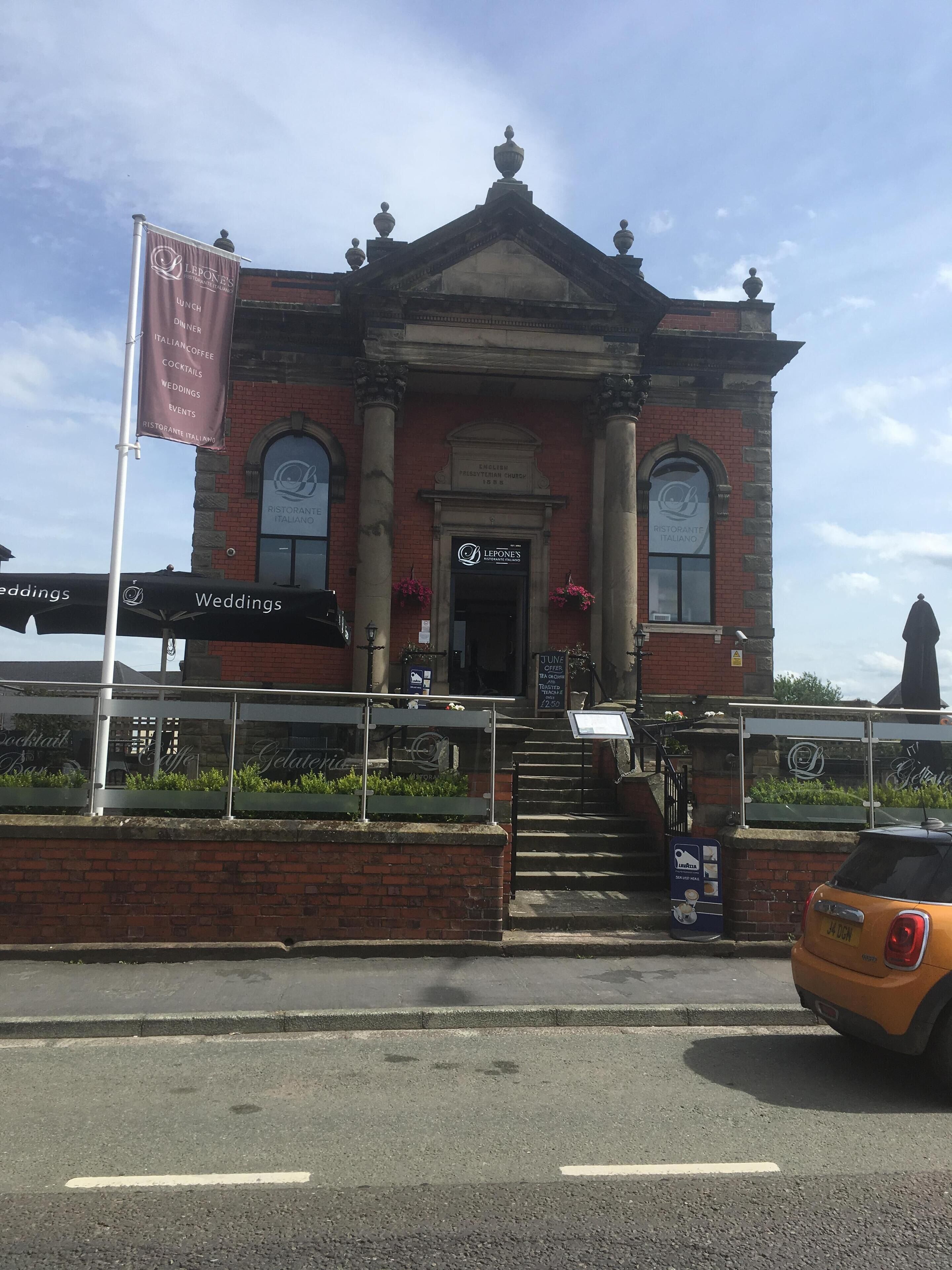 Victorian Church town centre flat with 2 bedroom en suite