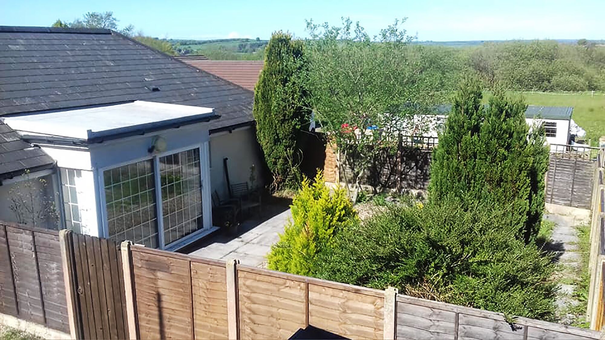Garden flat, dog friendly, sleeps 3/4, enclosed garden, parking, level access