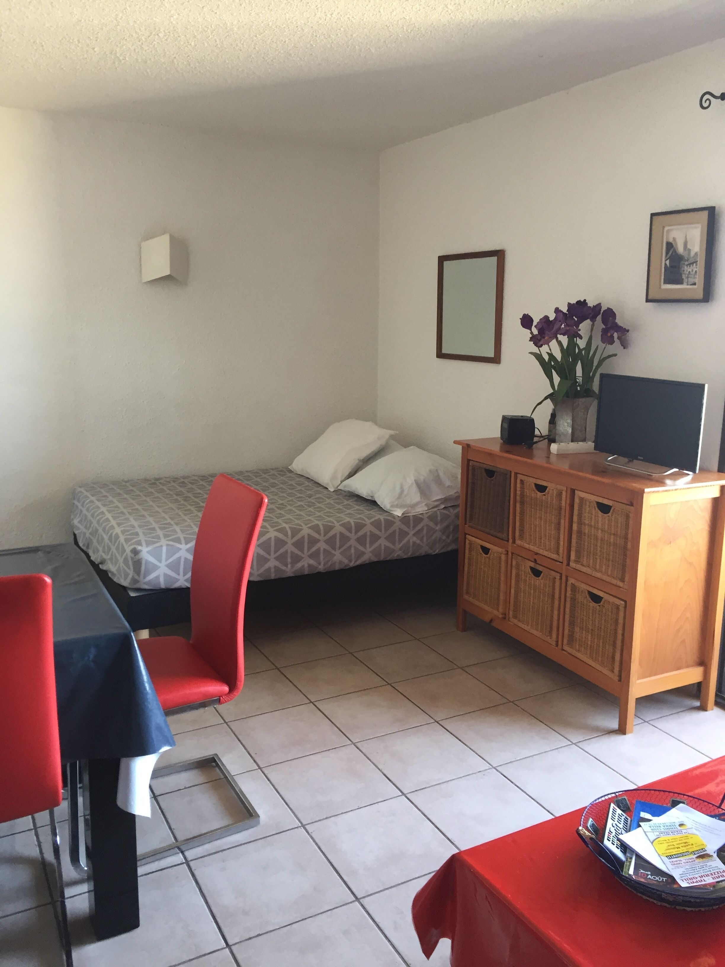 PLEASANT AIR-CONDITIONED STUDIO WITH EXTRA VIEW OF THE GULF OF AJACCIO