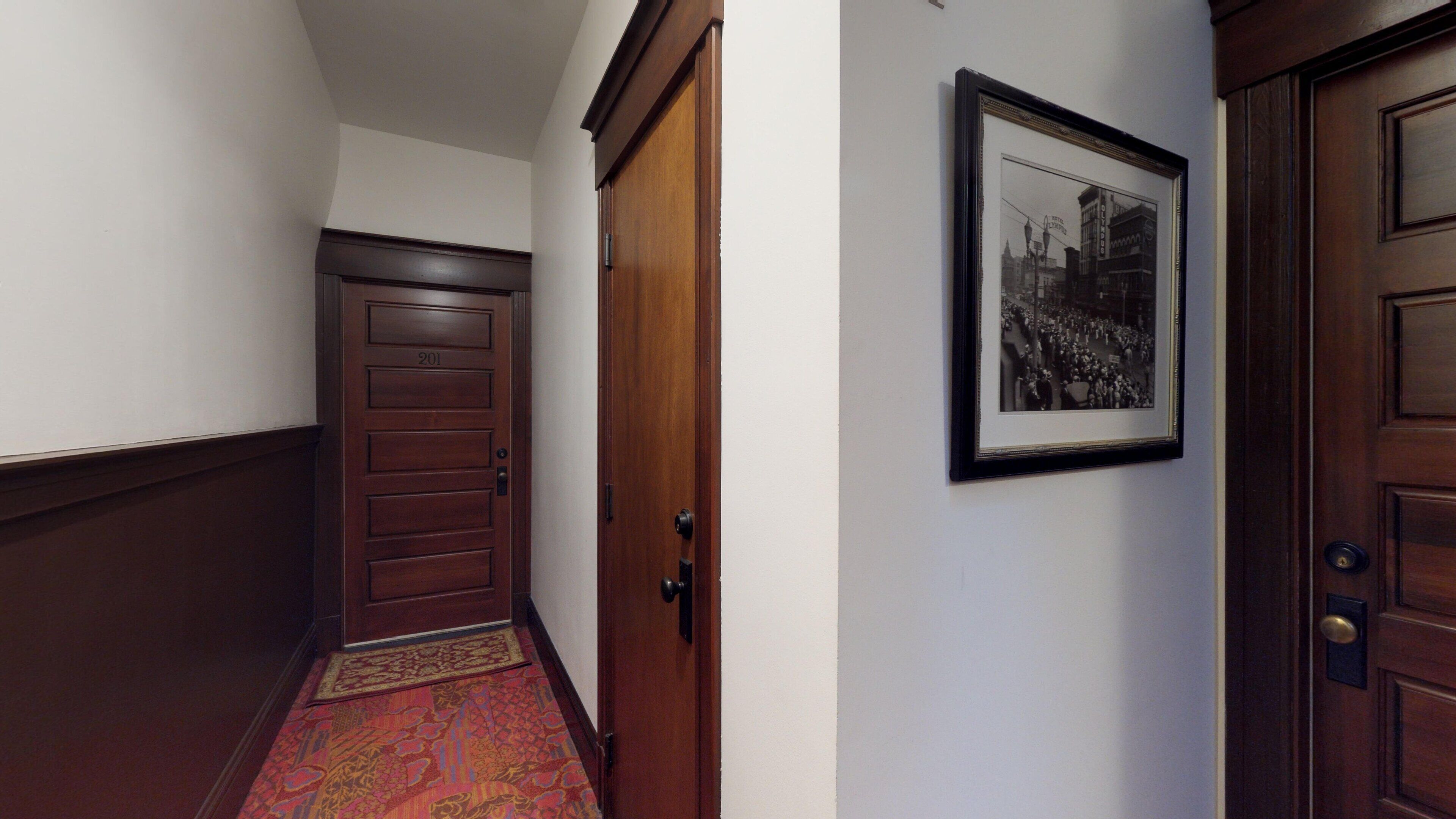 PROMO 15% WEEKLY/45% MONTHLY DISCOUNT
Tacoma's Theater Dist. High-End Condos.