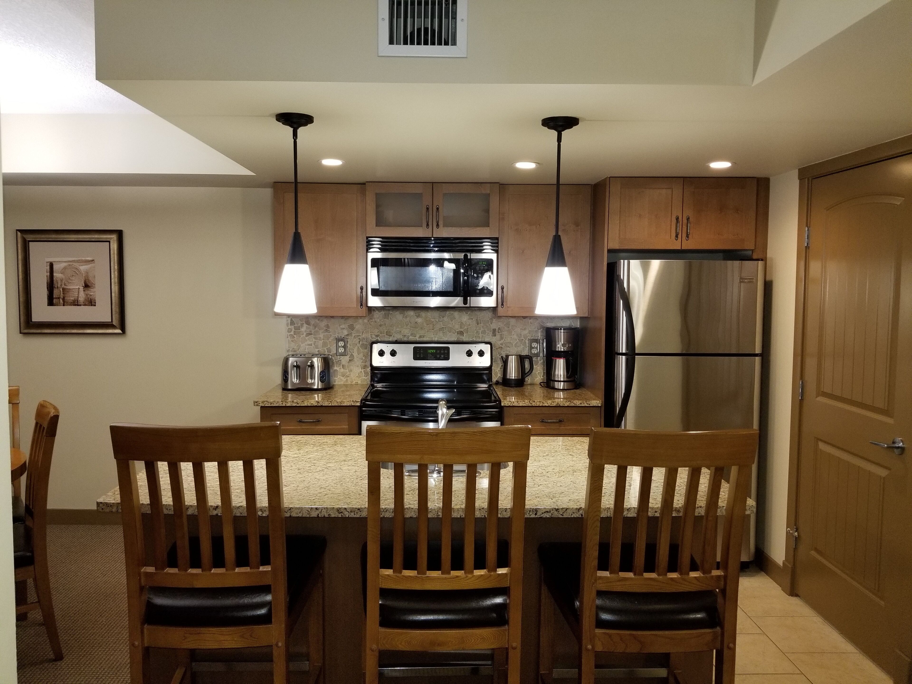 SKI, STAY, PLAY AT CANMORE COMFORT GETAWAY!