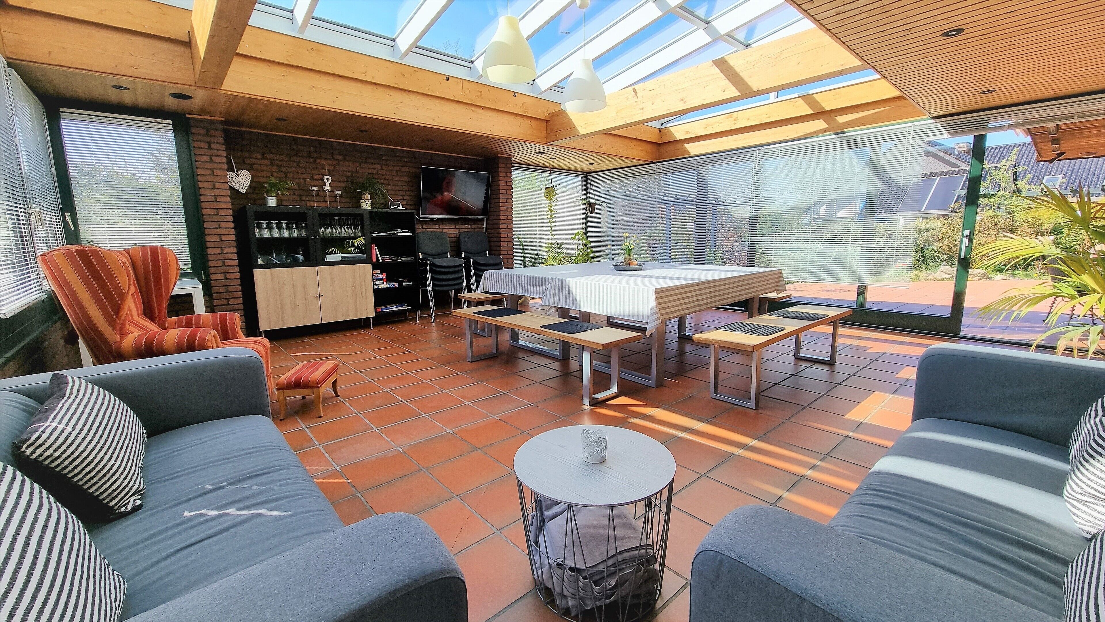 Large quiet apartment with a winter garden and terrace!