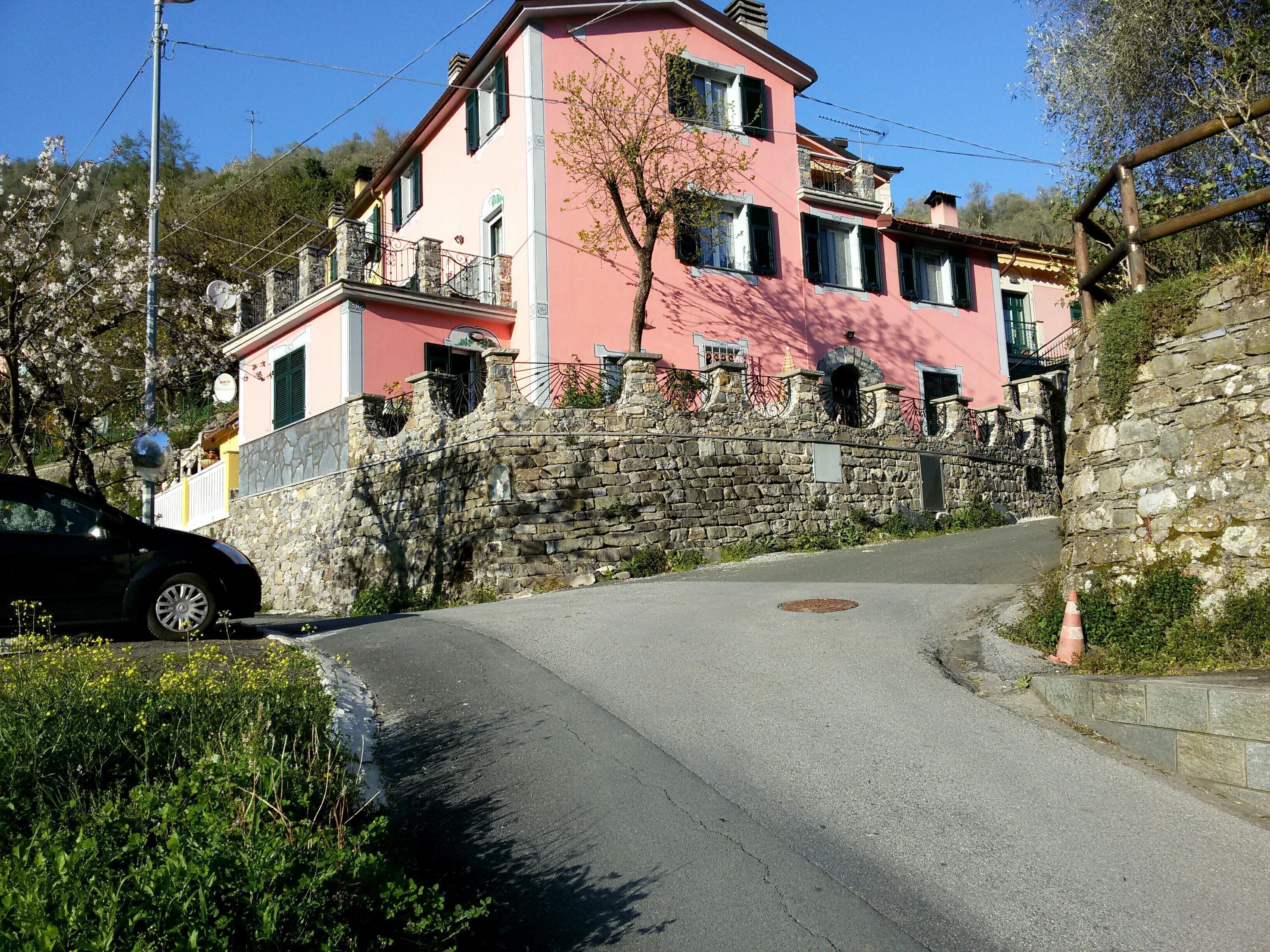 Villa vacations in the hills of Liguria Lev between Portofino and 5 Terre  