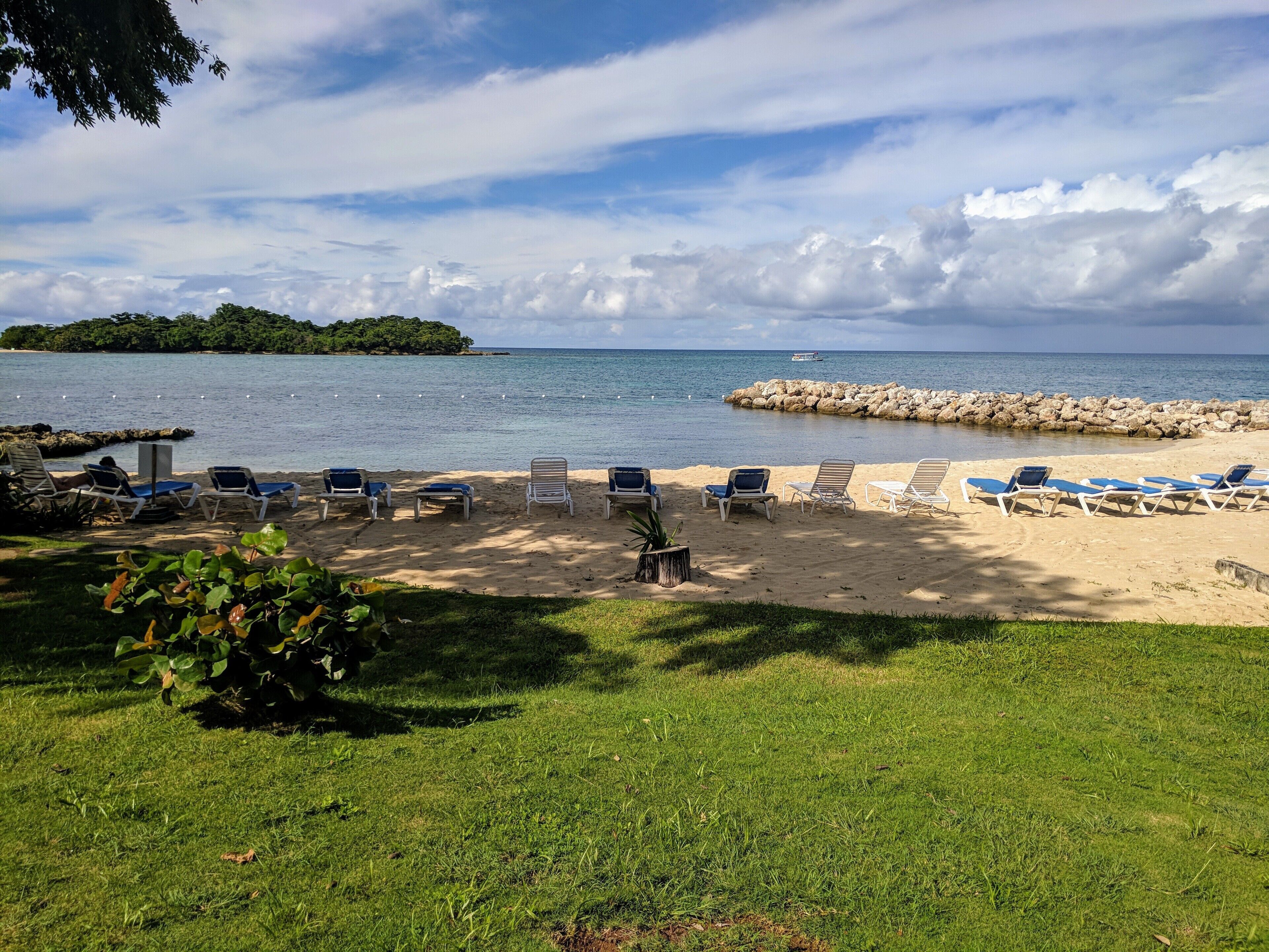 3rd floor Ocean View Breezy Studio footsteps from beach. 