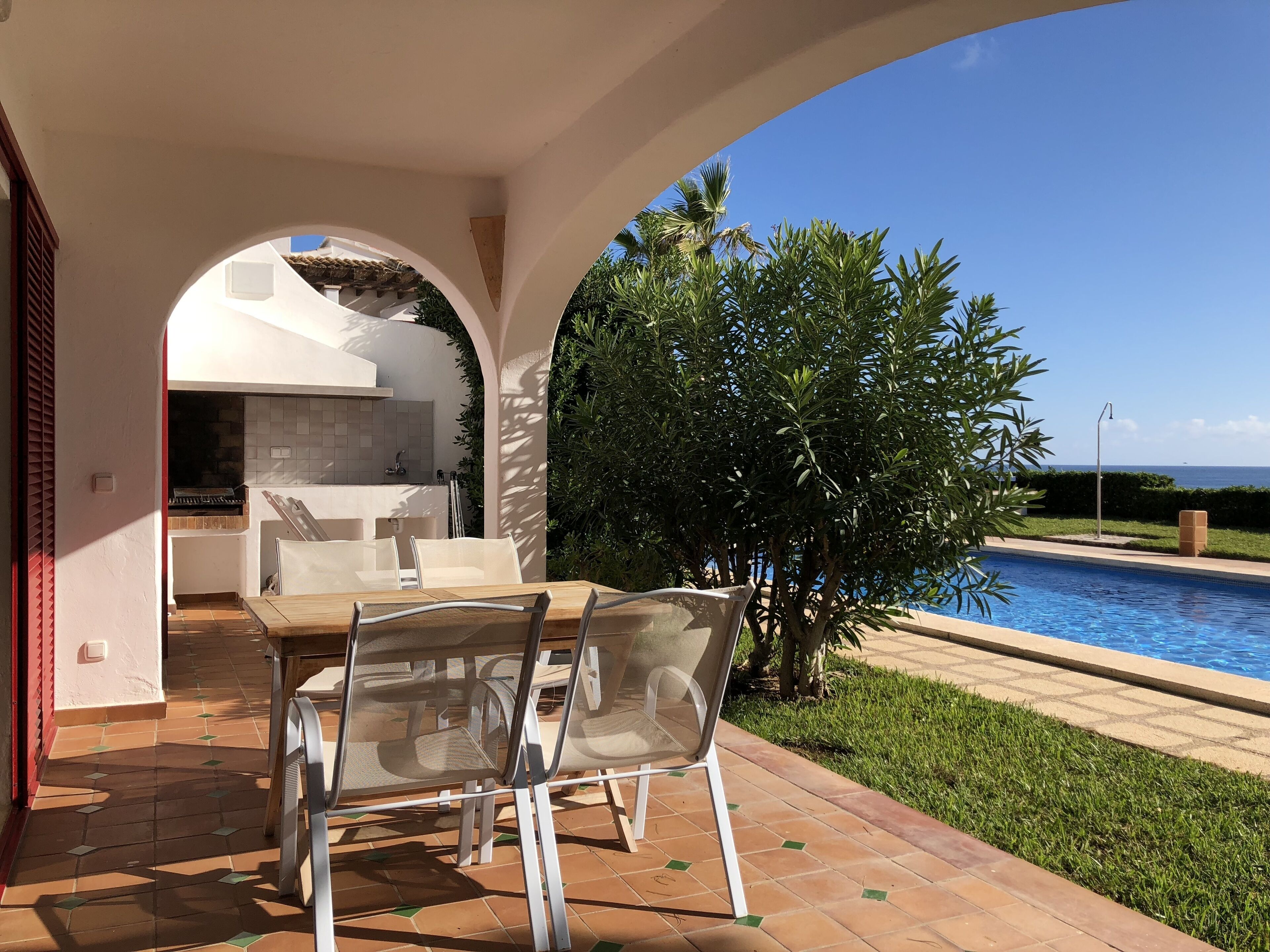 PEACEFUL AND SUNNY FRONT LINE APARTMENT IN PORTOCOLOM
