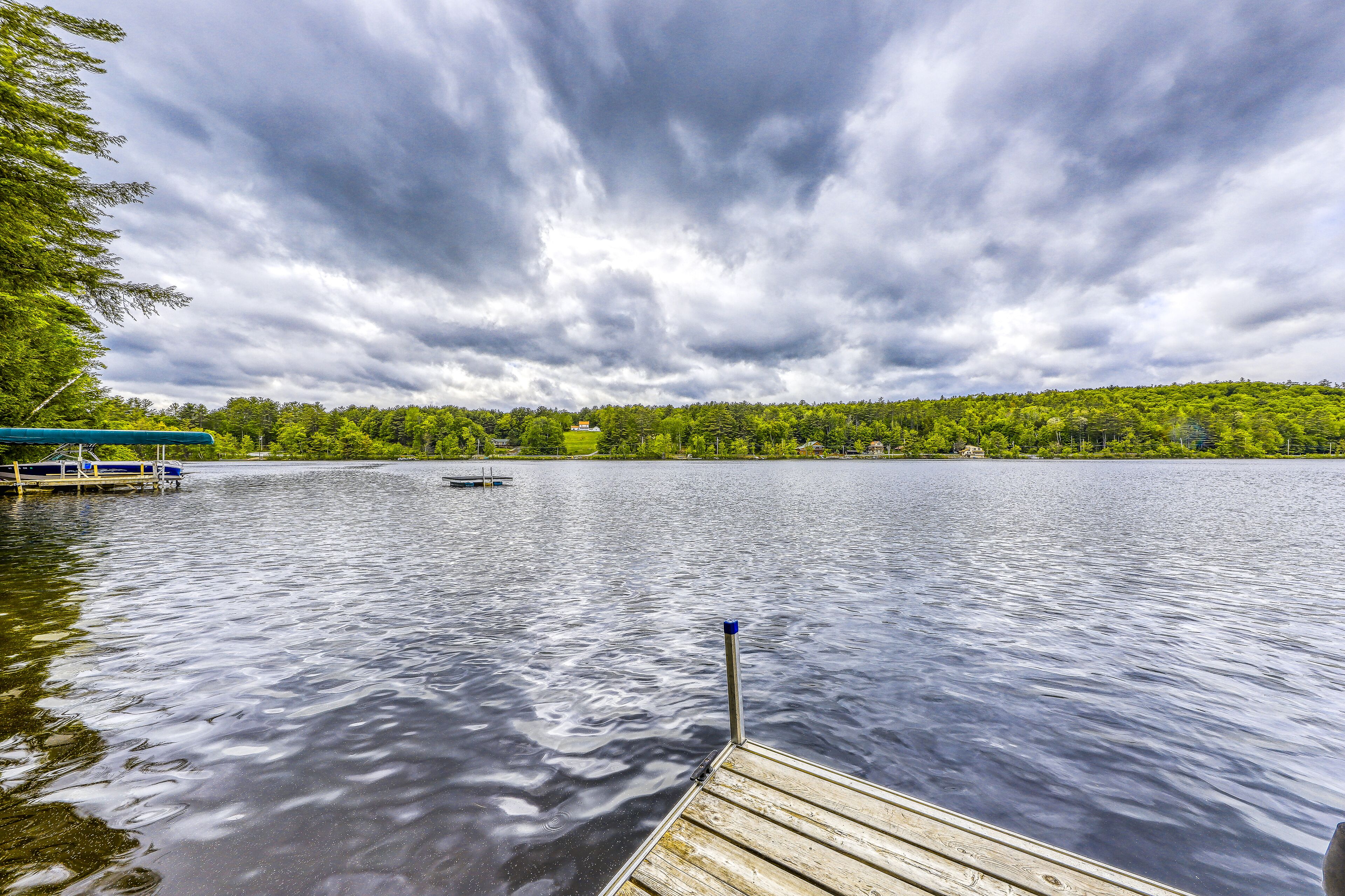 Dog-friendly cabin with lakefront location, 20' dock, smart TV