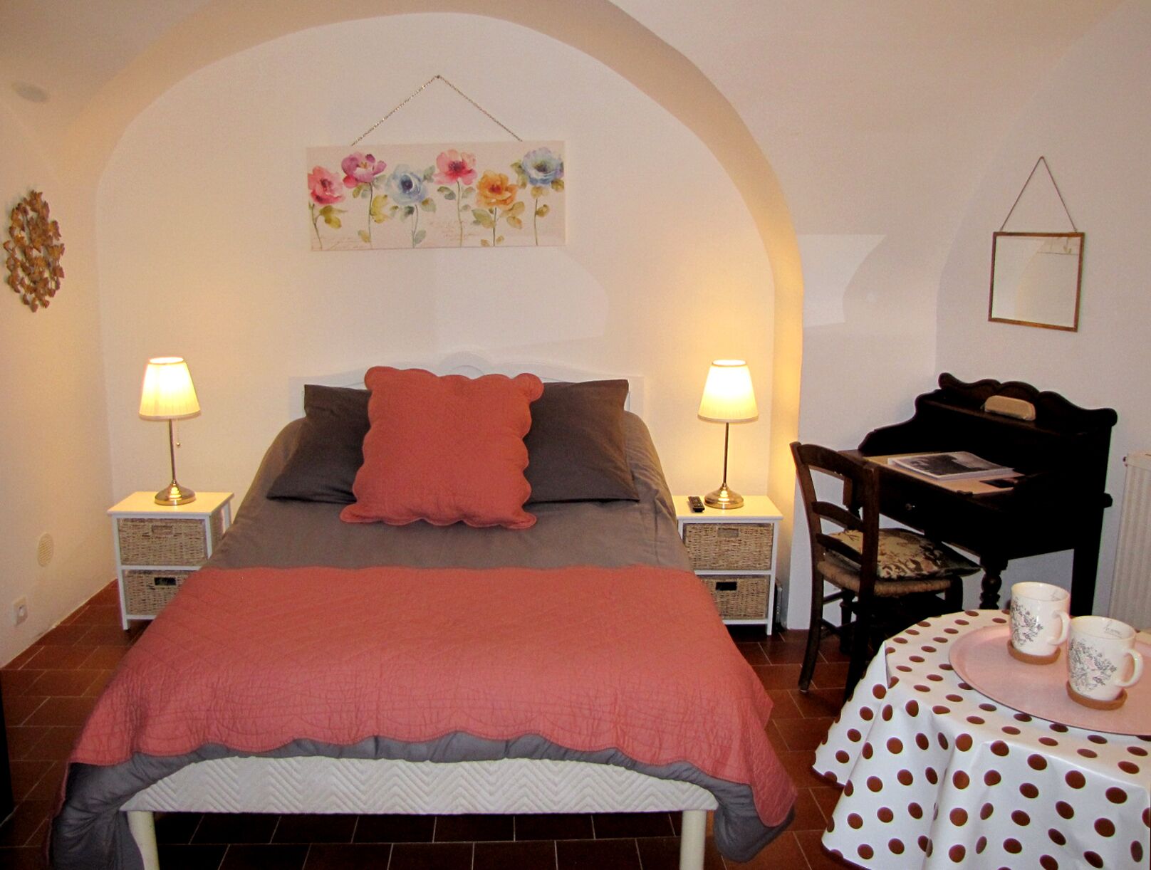 An adorable little independent room very well equipped.