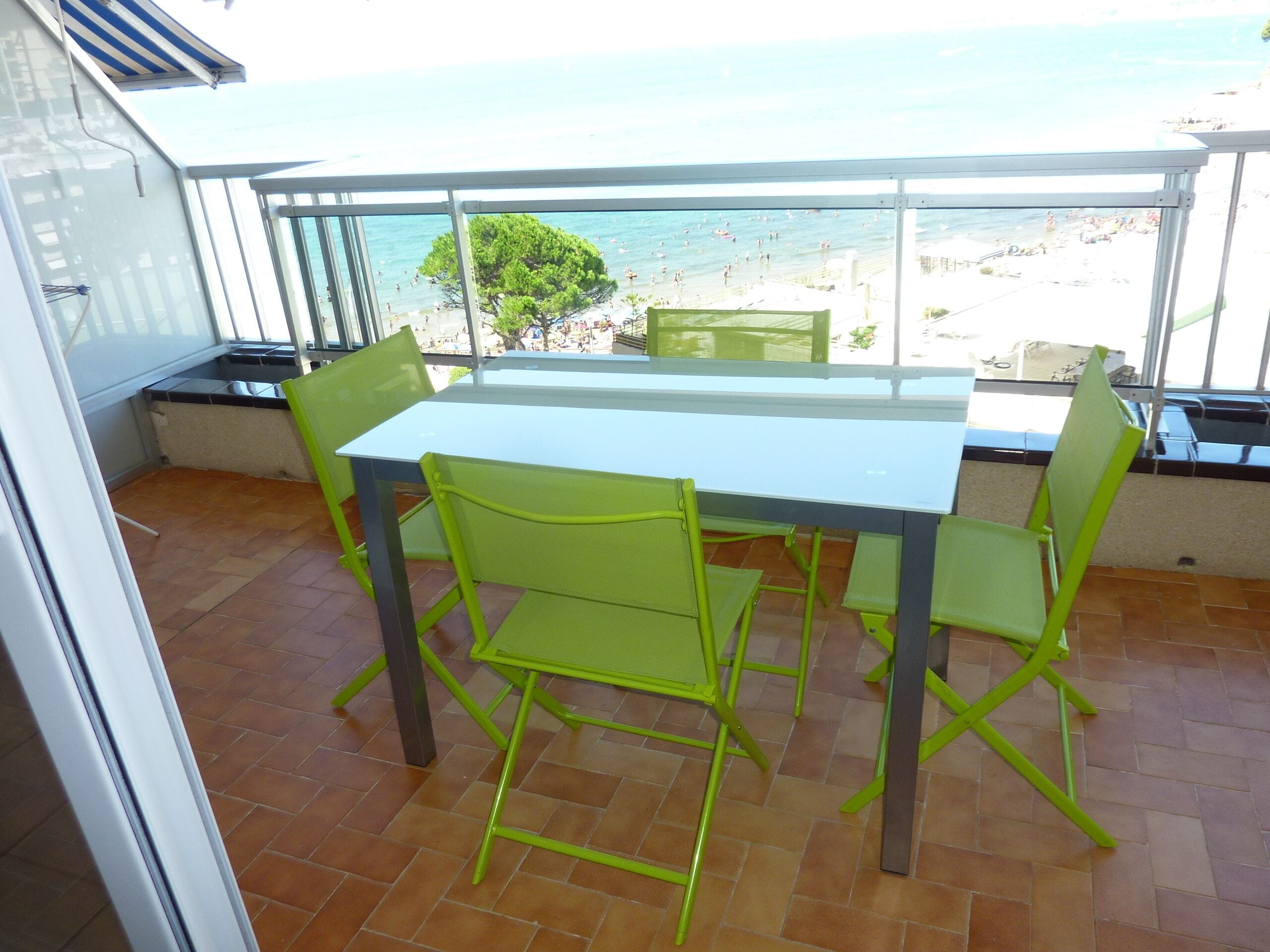 Apartment in first line of sea in Salou