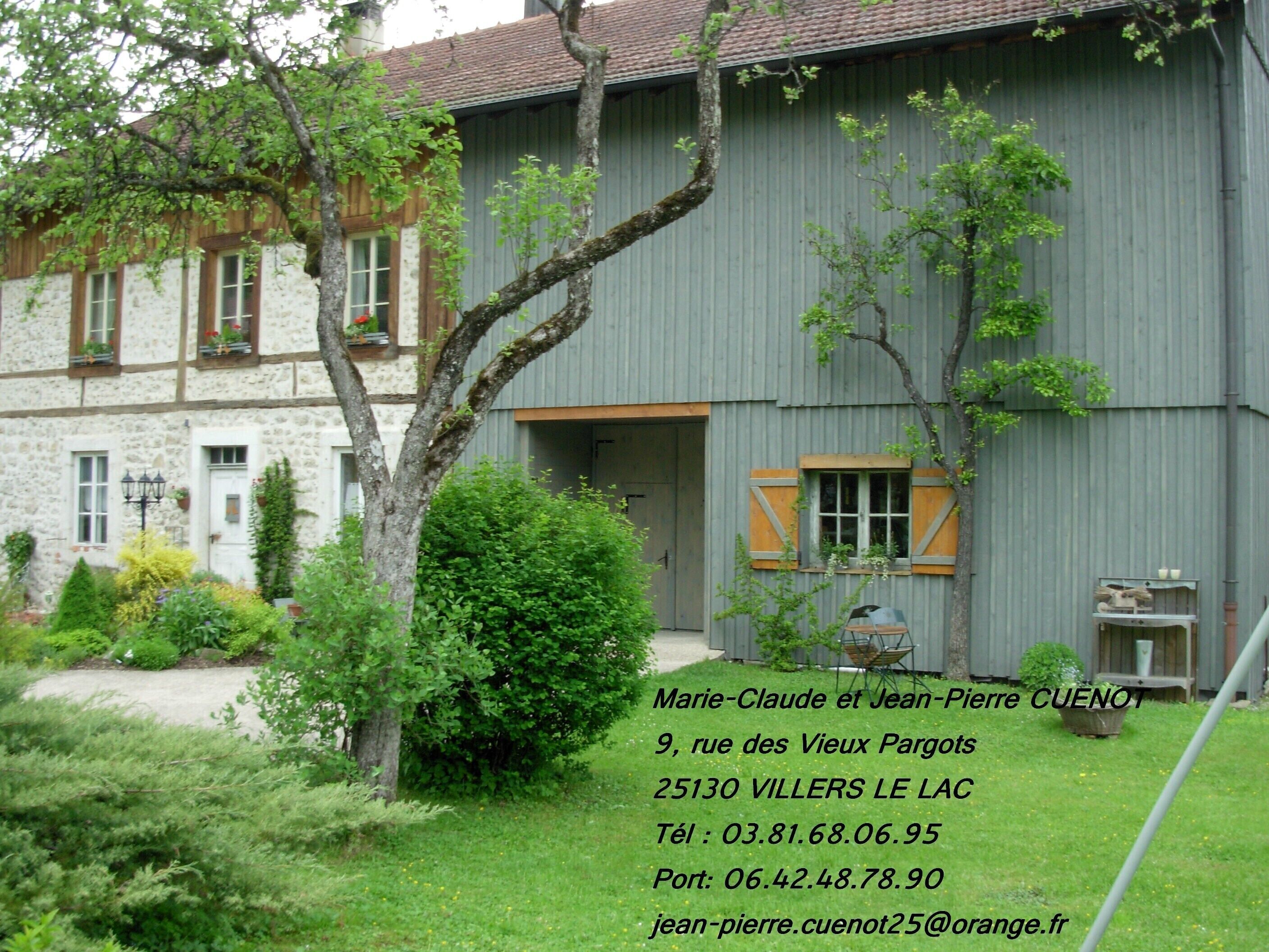 Gite in country house rando.vtt.canoe cheval.ski raqettes.villers le lac  